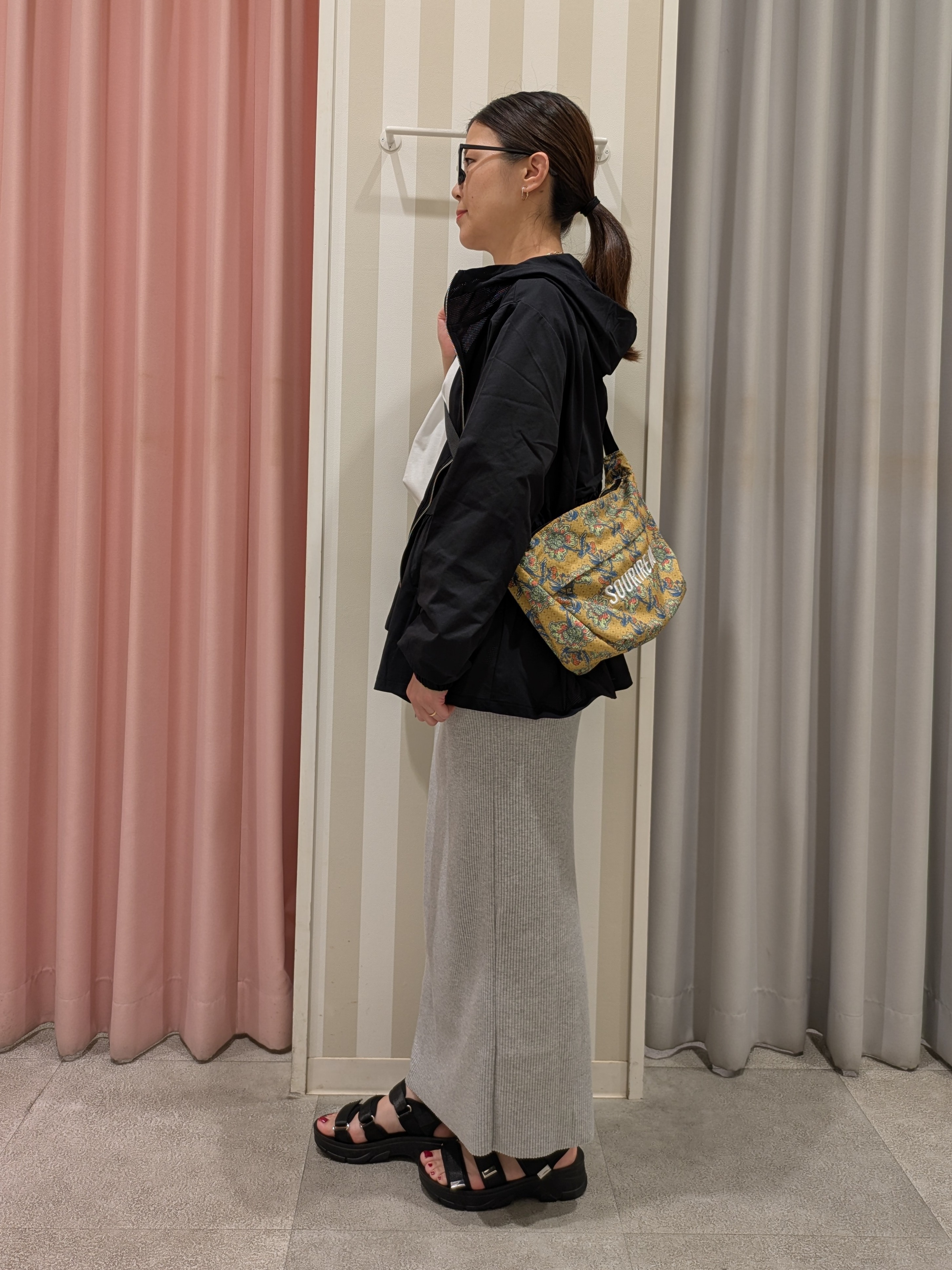 𝐂𝐡𝐢𝐢 &hearts;(ちー)さんの「SHOO･LA･RUE｜【S-LL/体型カバー】日焼け対策にも女性らしさを UVカットペプラムパーカ」を使ったコーディネート