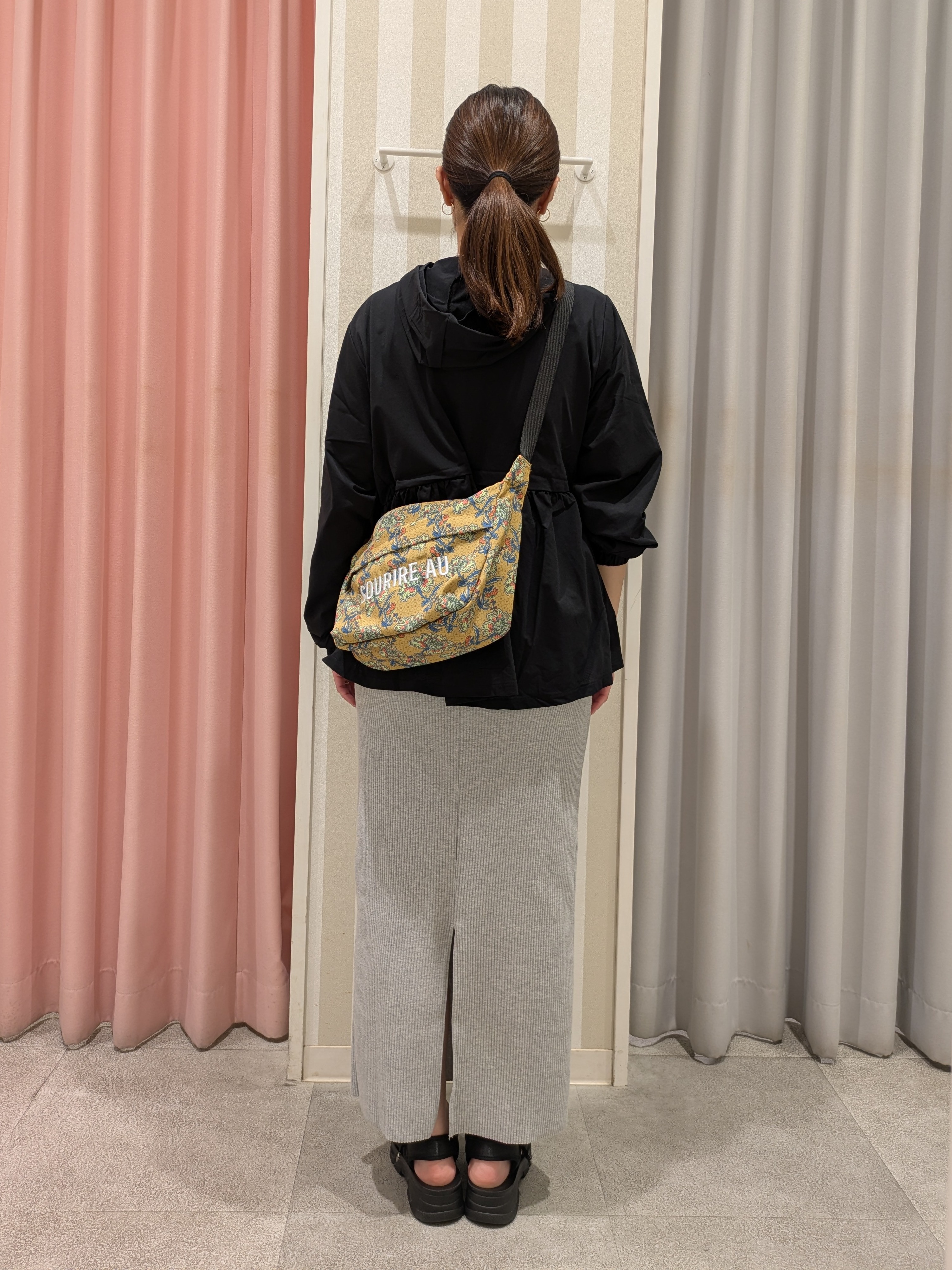 𝐂𝐡𝐢𝐢 &hearts;(ちー)さんの「SHOO･LA･RUE｜【S-LL/体型カバー】日焼け対策にも女性らしさを UVカットペプラムパーカ」を使ったコーディネート