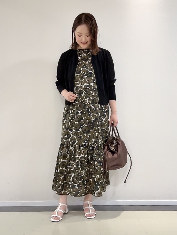 YUIさんの「UNTITLED｜【アンサンブル可/日除け・冷房対策】シアーレーヨンZIPカーディガン」を使ったコーディネート