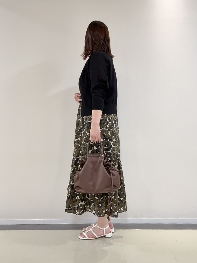 YUIさんの「UNTITLED｜【アンサンブル可/日除け・冷房対策】シアーレーヨンZIPカーディガン」を使ったコーディネート