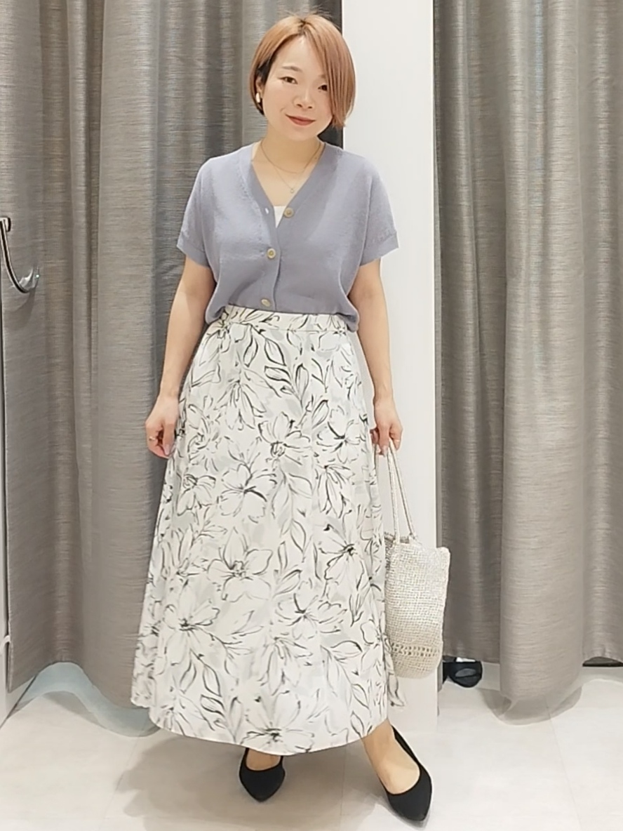 s u g iさんの「UNTITLED｜【洗える/清涼感】ドライタッチスリーブレスカーディガン」を使ったコーディネート