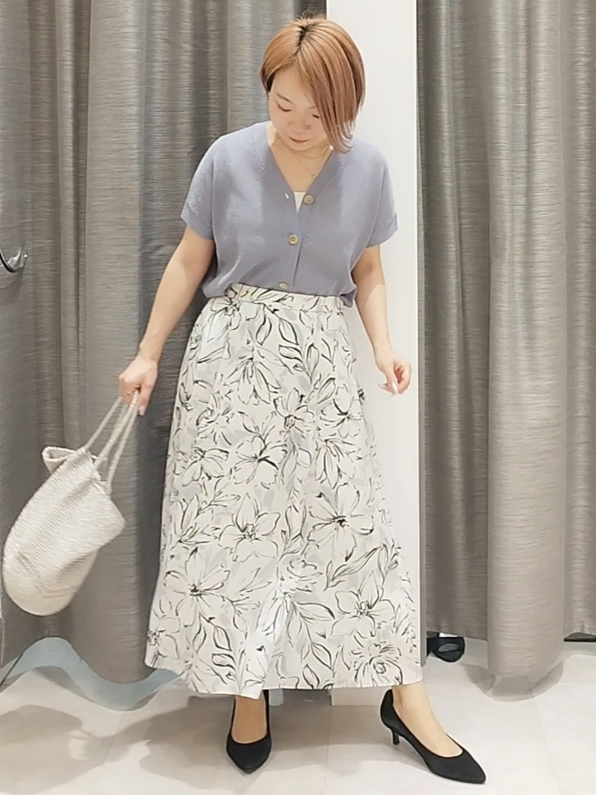 s u g iさんの「UNTITLED｜【洗える/清涼感】ドライタッチスリーブレスカーディガン」を使ったコーディネート