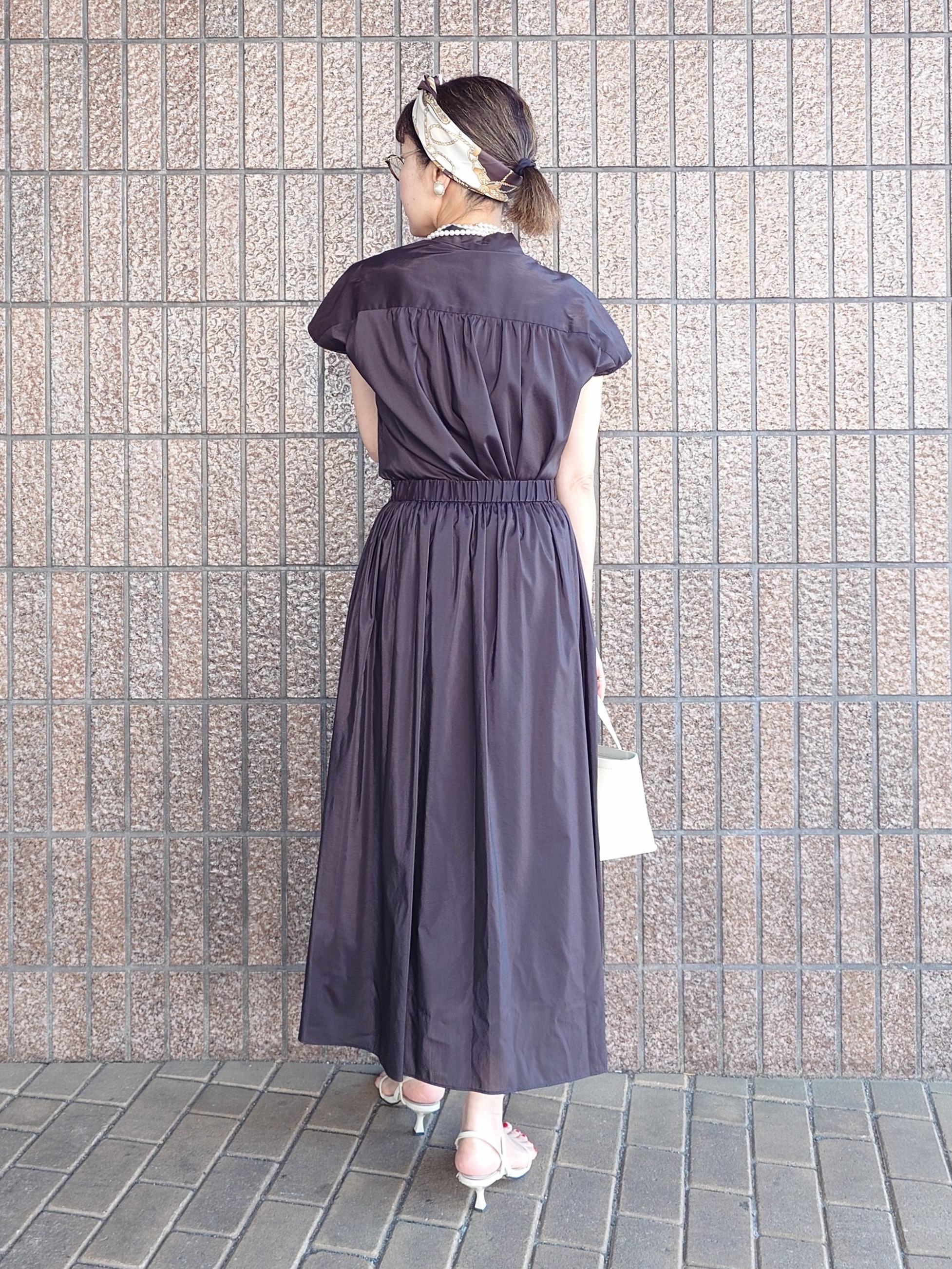 MUTSUKOさんの「UNTITLED｜【セットアップ可/軽量/清涼感】ローンギャザーブラウス」を使ったコーディネート