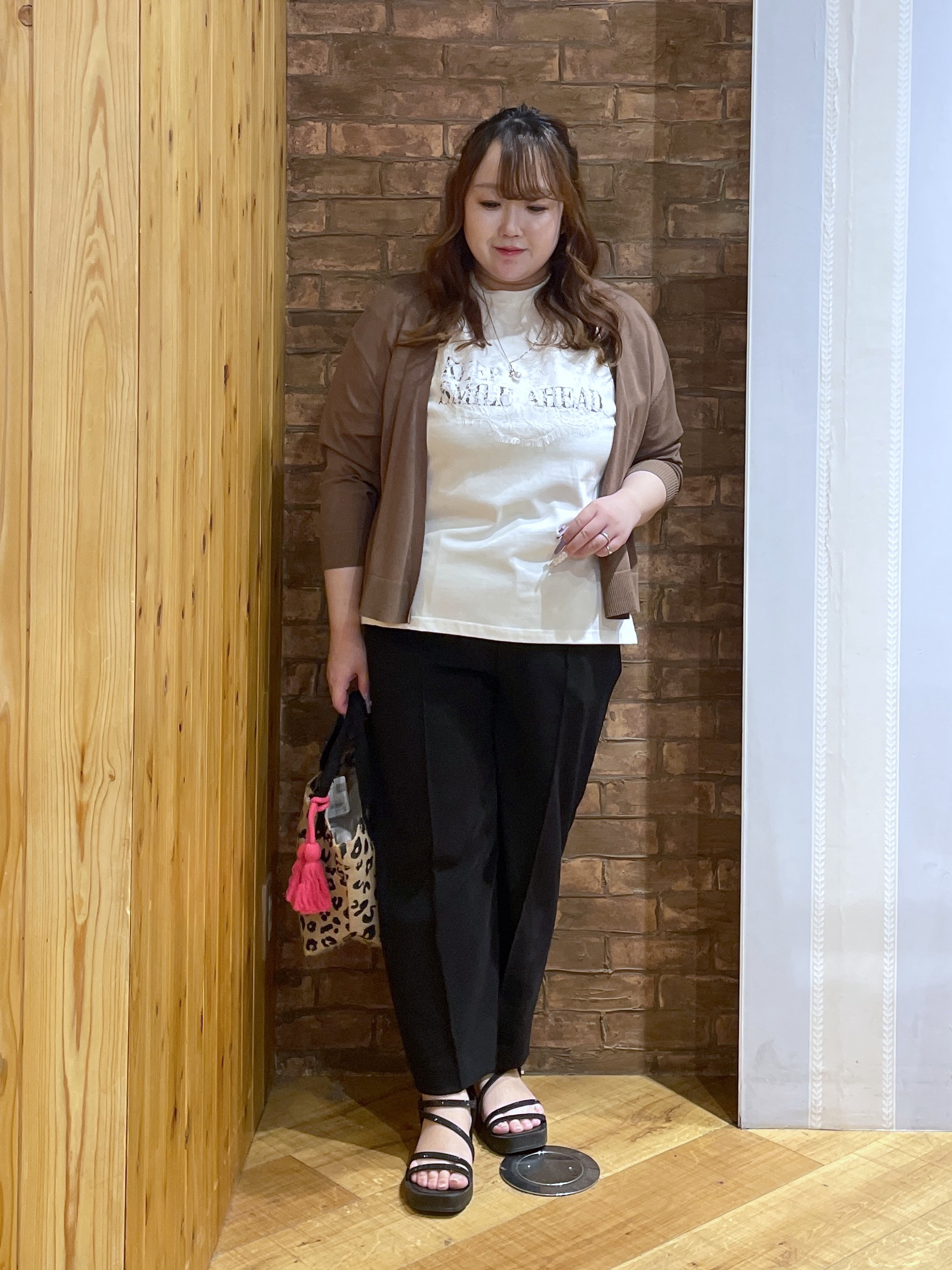 Risaさんの「SHOO･LA･RUE｜【洗濯機可/S-LL】オンにもオフにも マルチに使えるボタンレスカーディガン」を使ったコーディネート