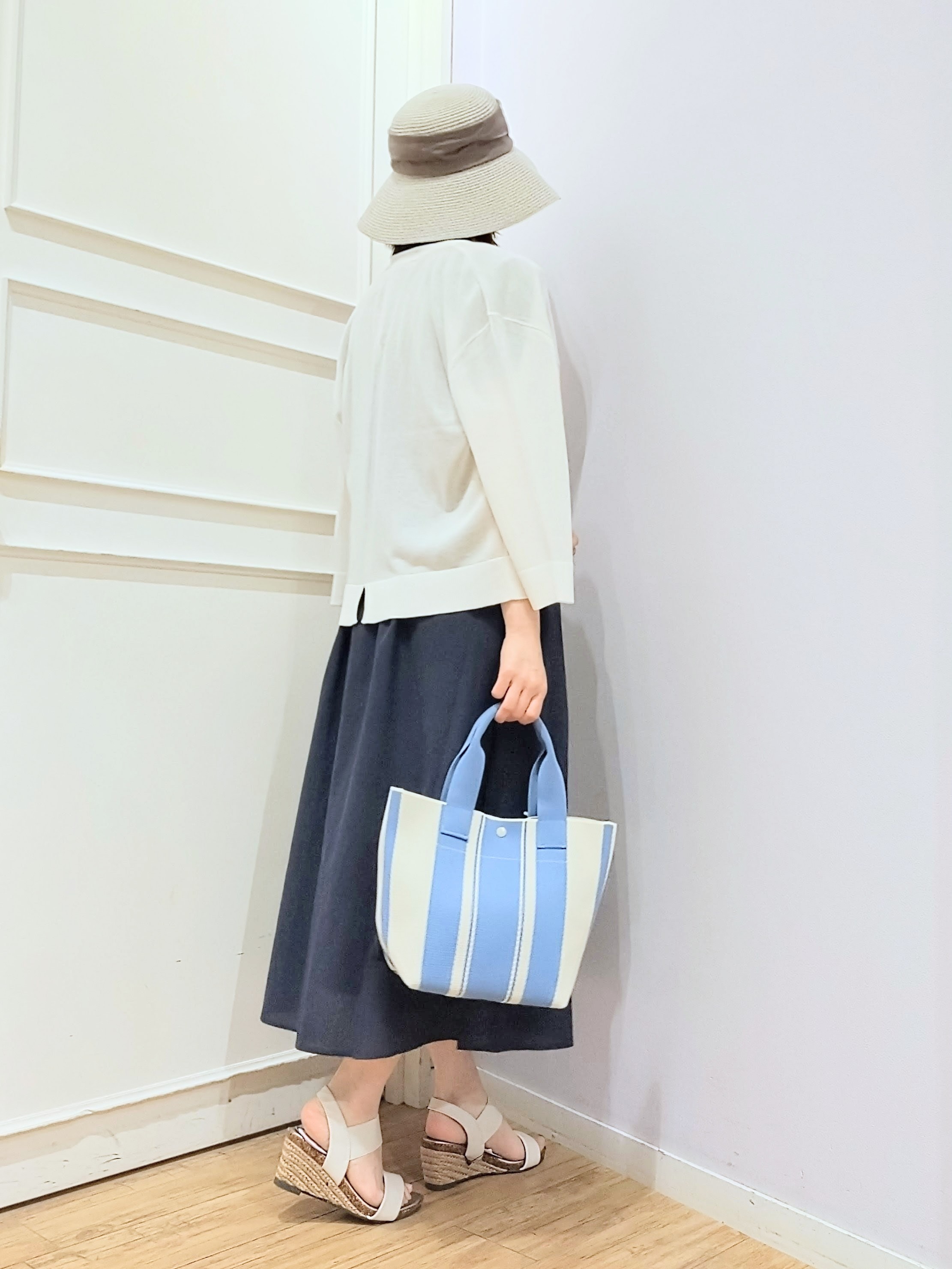 miomioさんの「SHOO･LA･RUE｜【洗濯機可/S-LL】オンにもオフにも マルチに使えるボタンレスカーディガン」を使ったコーディネート