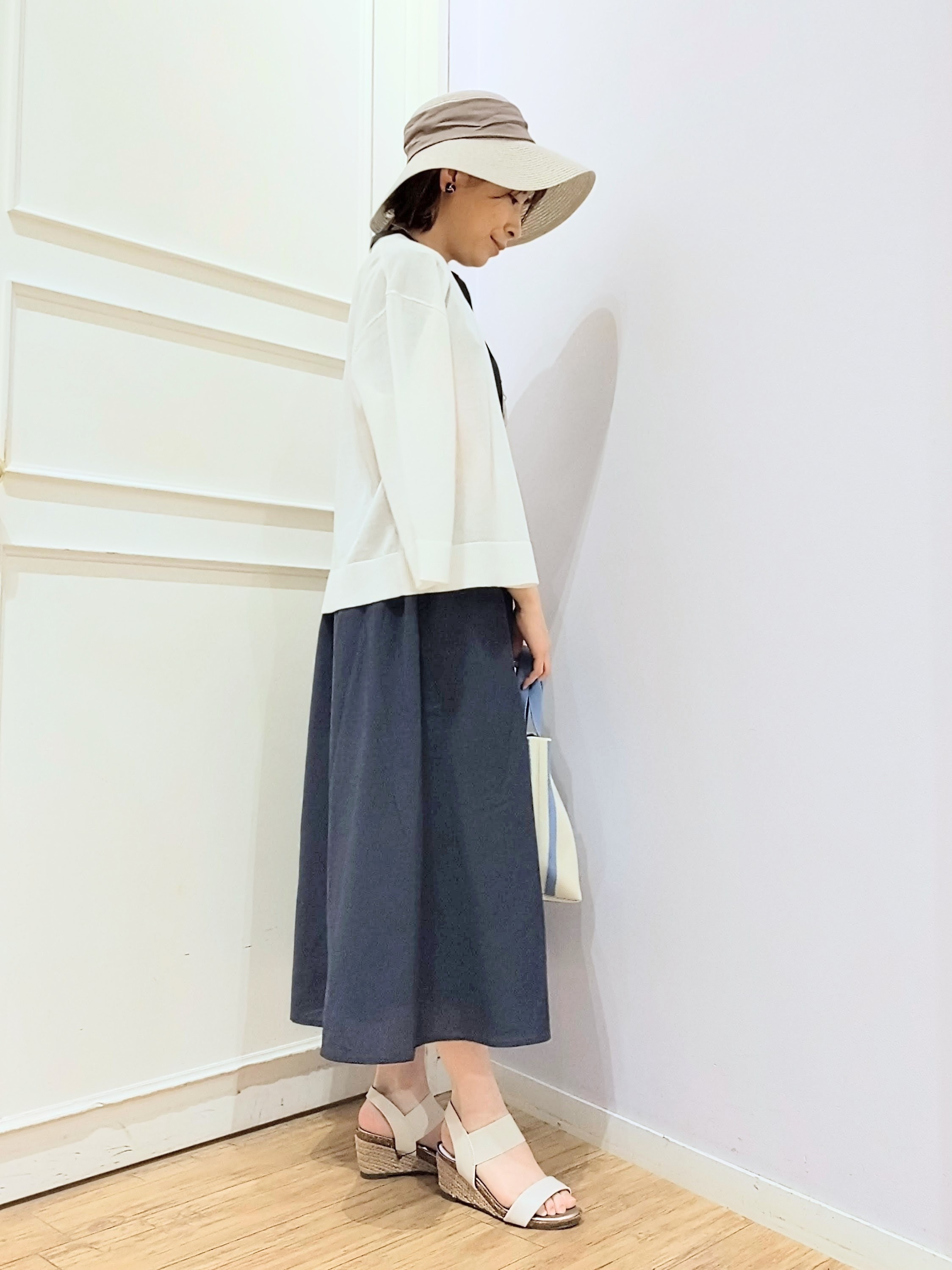 miomioさんの「SHOO･LA･RUE｜【洗濯機可/S-LL】オンにもオフにも マルチに使えるボタンレスカーディガン」を使ったコーディネート