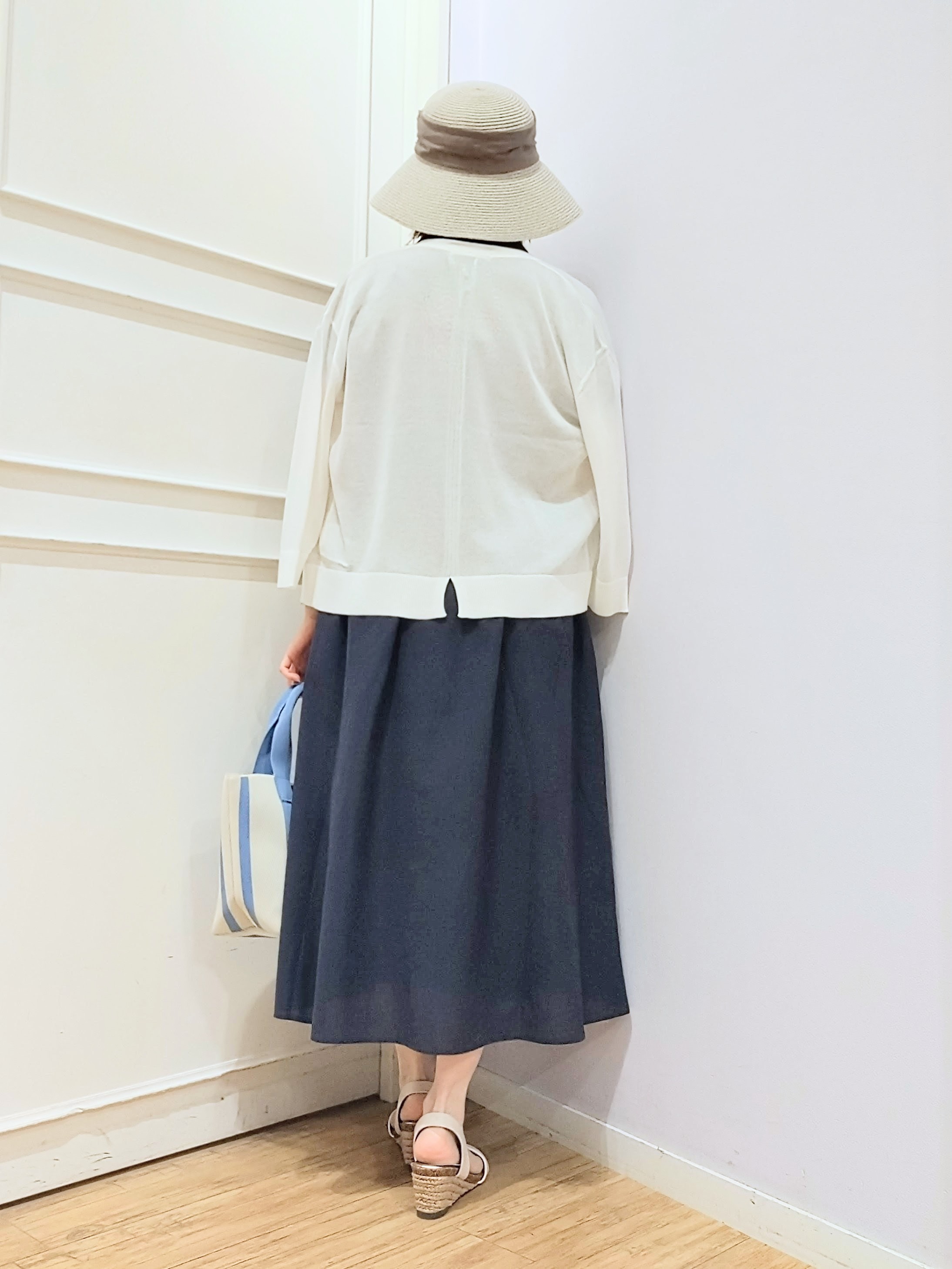 miomioさんの「SHOO･LA･RUE｜【洗濯機可/S-LL】オンにもオフにも マルチに使えるボタンレスカーディガン」を使ったコーディネート