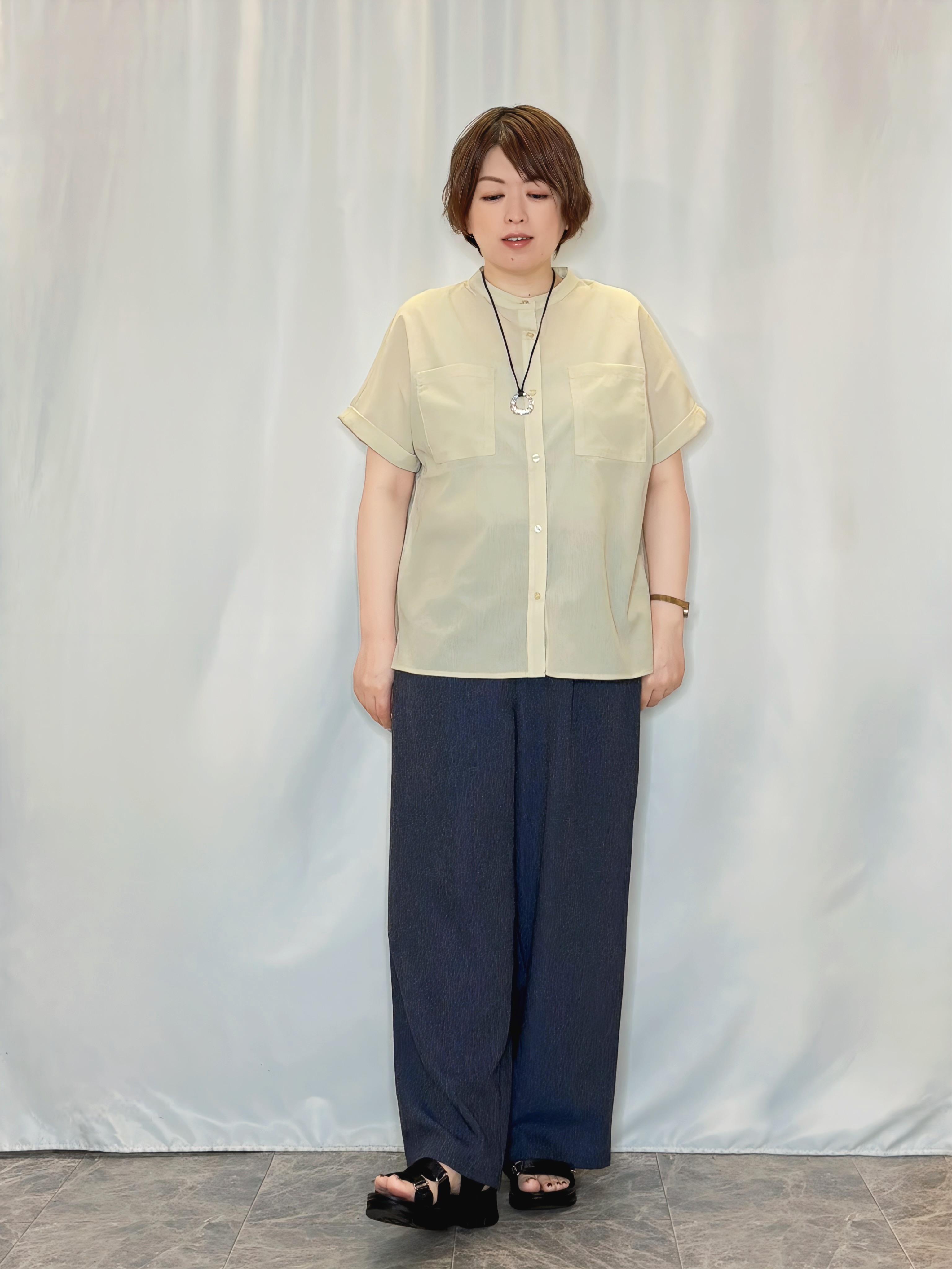たみさんの「SHOO･LA･RUE｜【洗濯機可/UV】さらっとしたタッチが心地よい ショート丈 Vネックカーディガン」を使ったコーディネート