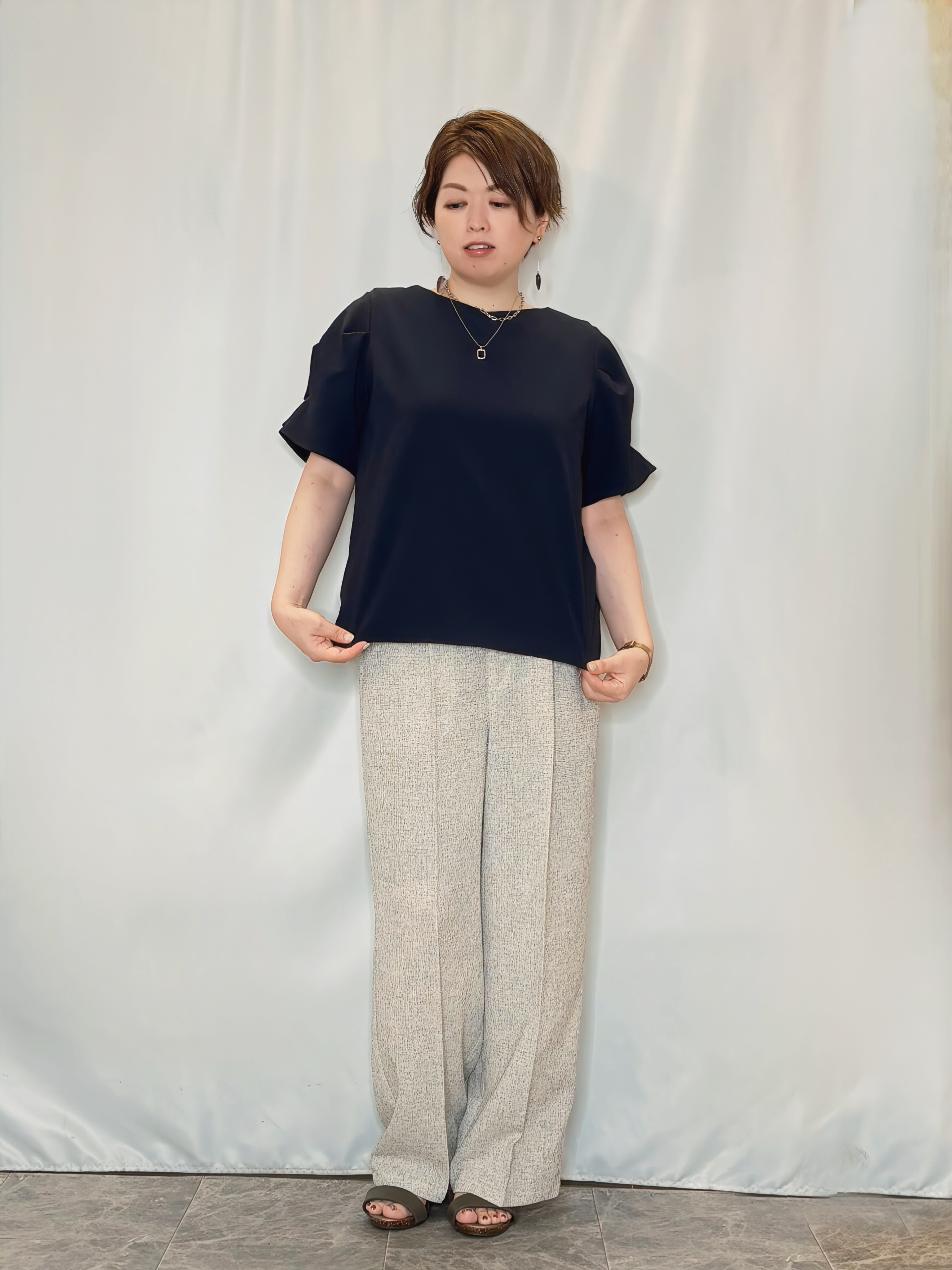 たみさんの「SHOO･LA･RUE｜【洗濯後しわになりにくい/UV/S-LL】二の腕隠れる 吸水速乾お袖タックブラウス」を使ったコーディネート