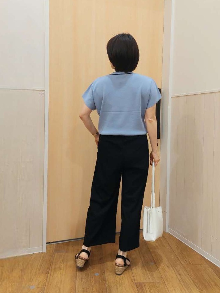 Kさんの「SHOO･LA･RUE｜【高レビュー/毎日洗える/UV】二の腕も隠せる 配色ボウタイニット」を使ったコーディネート