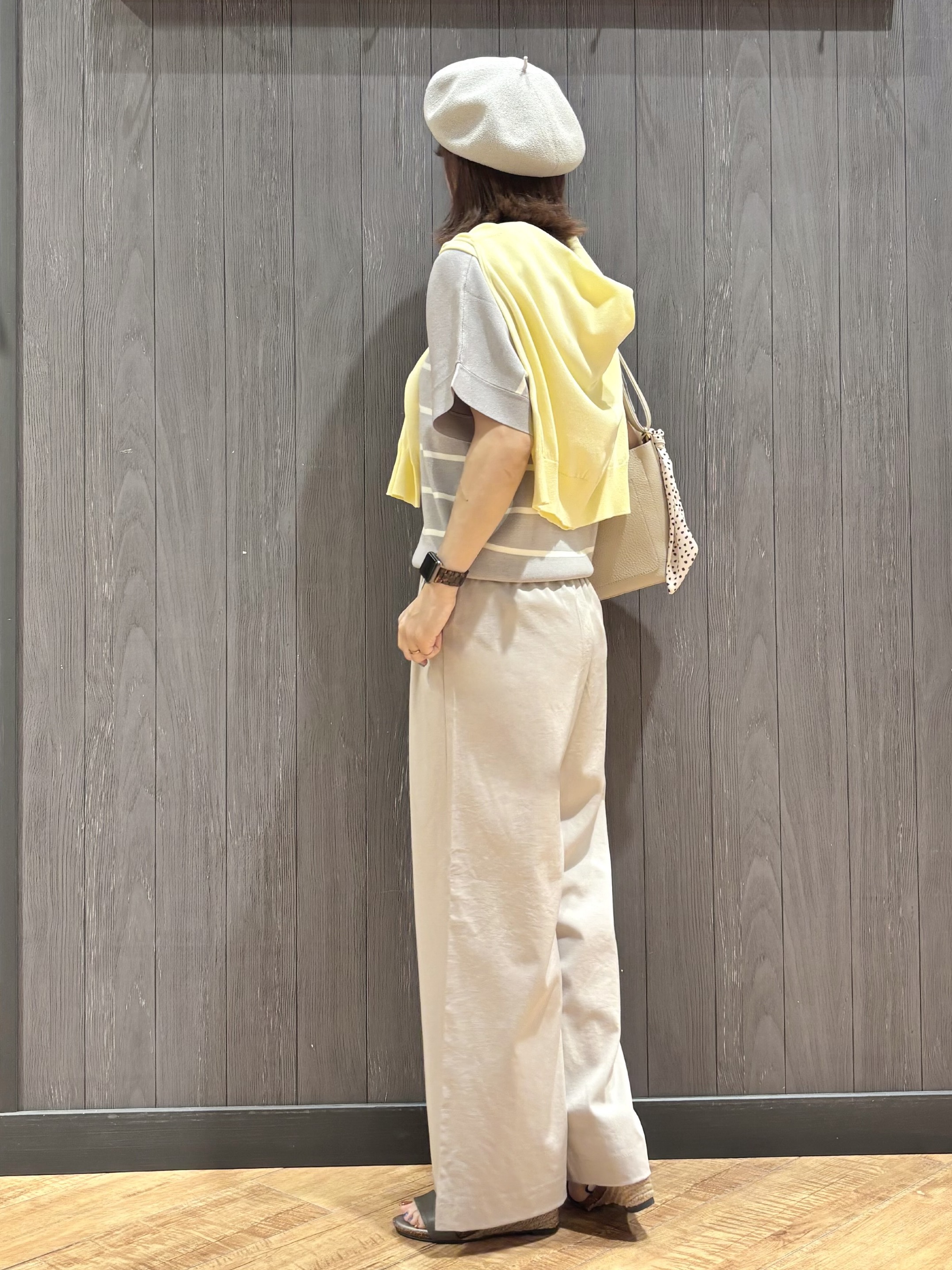 meiさんの「SHOO･LA･RUE｜【洗濯機可/UV/アンチピリング/S-LL】いろいろボタンが華やか クルーネックカーディガン」を使ったコーディネート