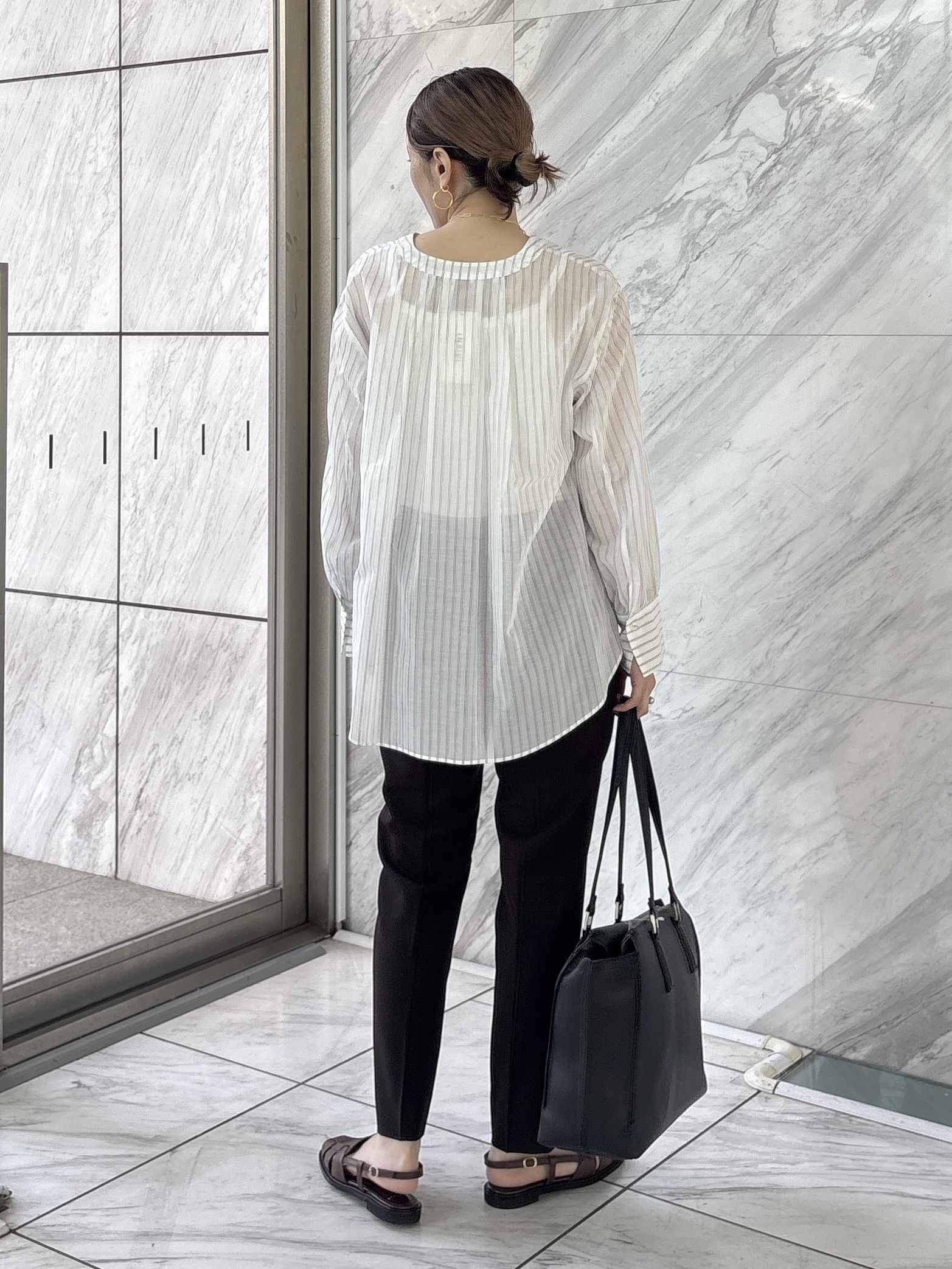 kotakiさんの「INDIVI｜【洗える／軽やか】無地＆ストライプ柄 切替タックブラウス」を使ったコーディネート
