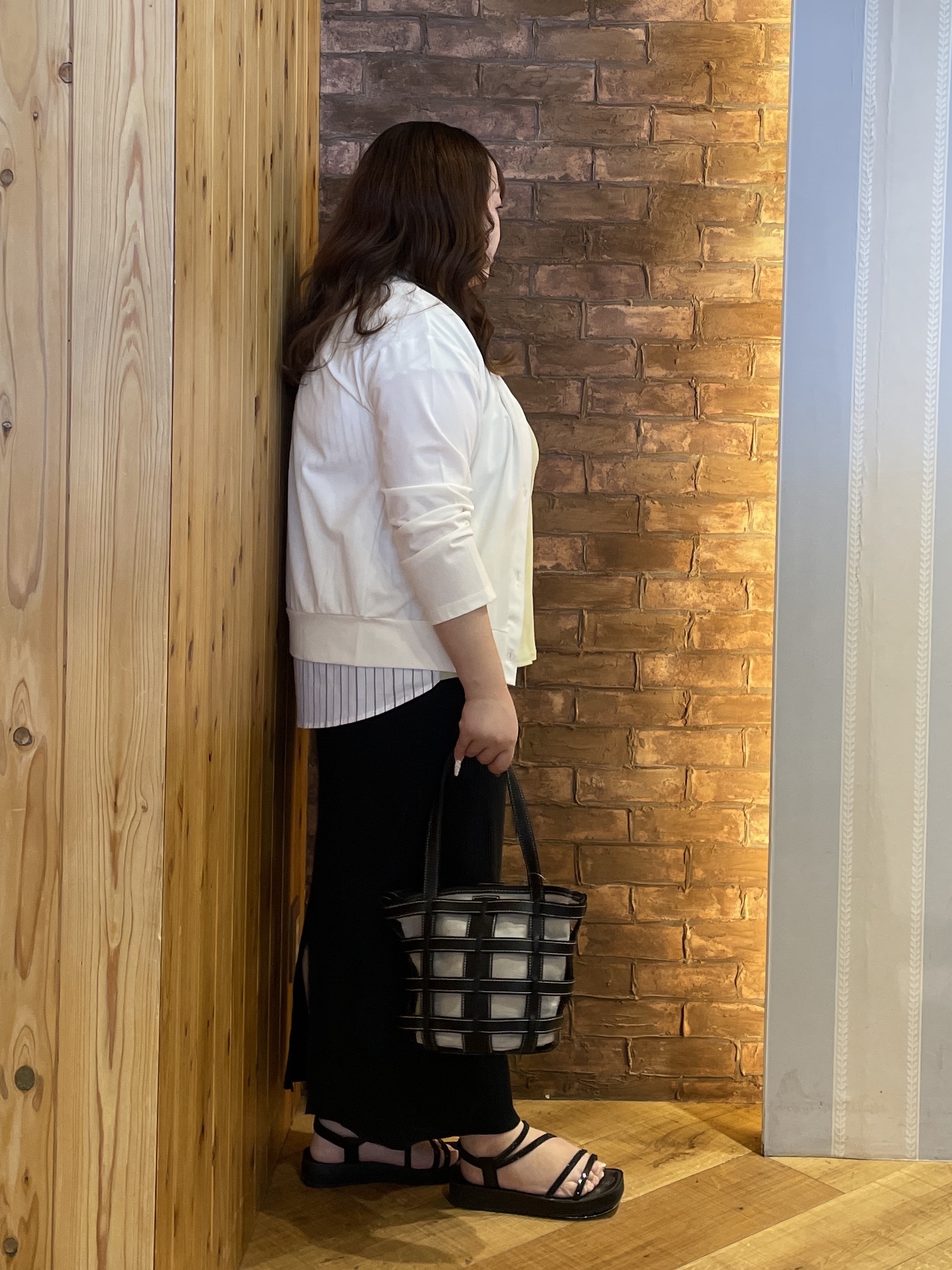 Risaさんの「SHOO･LA･RUE｜【体型カバー/S-LL】インせず着られる 前後素材切替Tシャツ」を使ったコーディネート