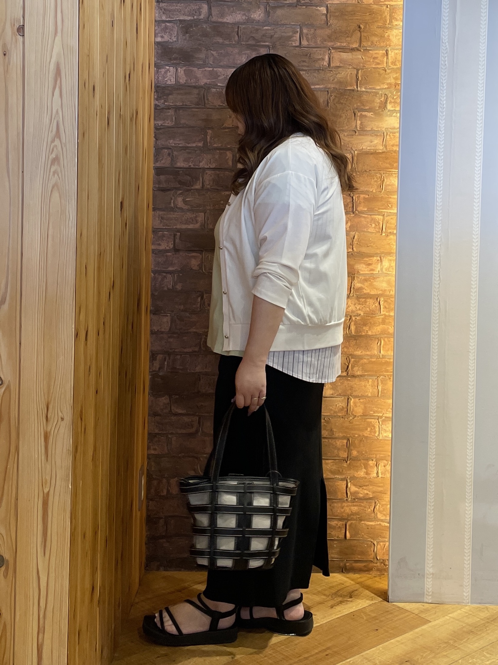 Risaさんの「SHOO･LA･RUE｜【体型カバー/S-LL】インせず着られる 前後素材切替Tシャツ」を使ったコーディネート