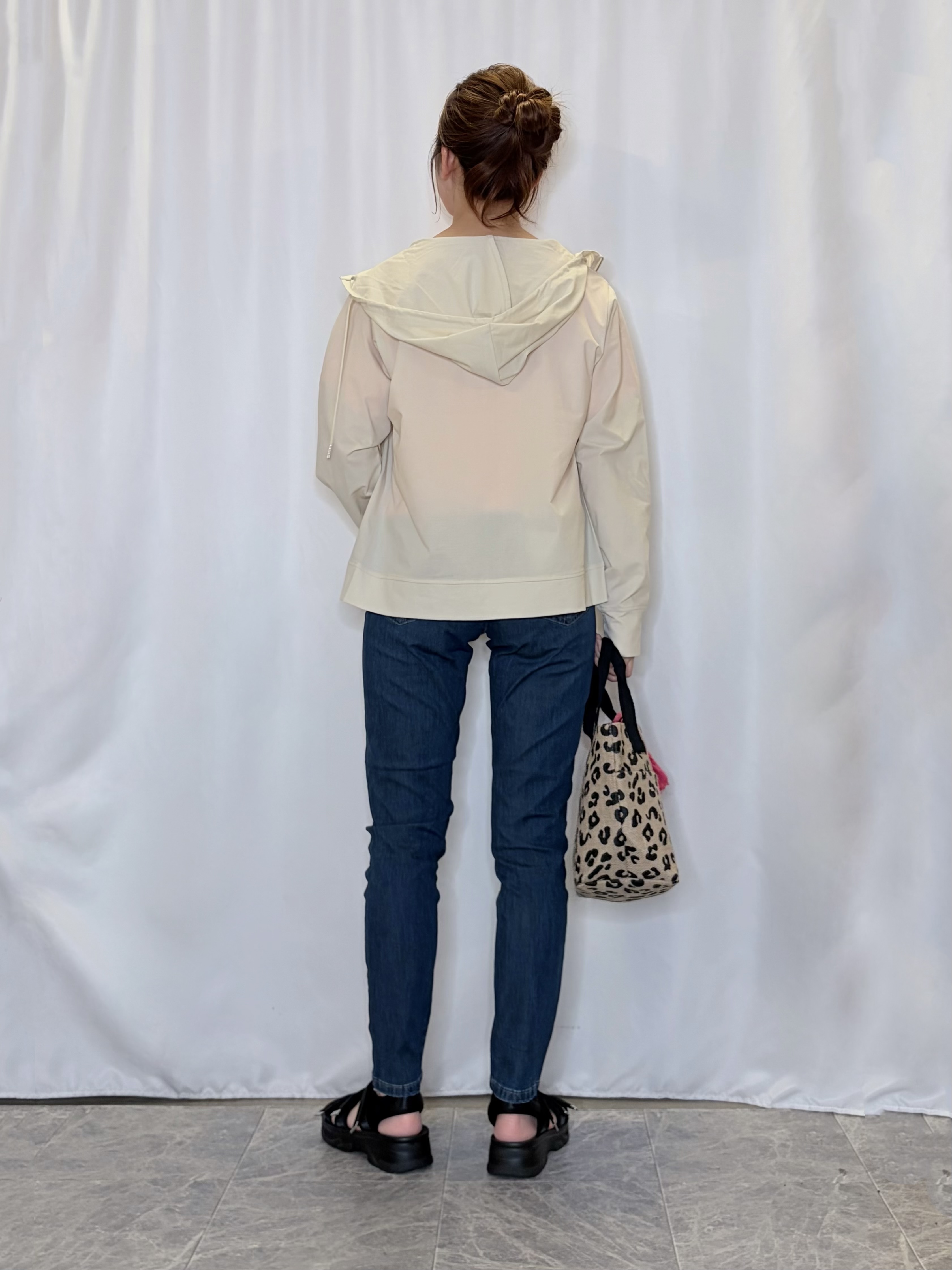 おうめさんの「SHOO･LA･RUE｜【UV/洗濯機可】日焼け対策も快適に 指穴つき ジップパーカー」を使ったコーディネート