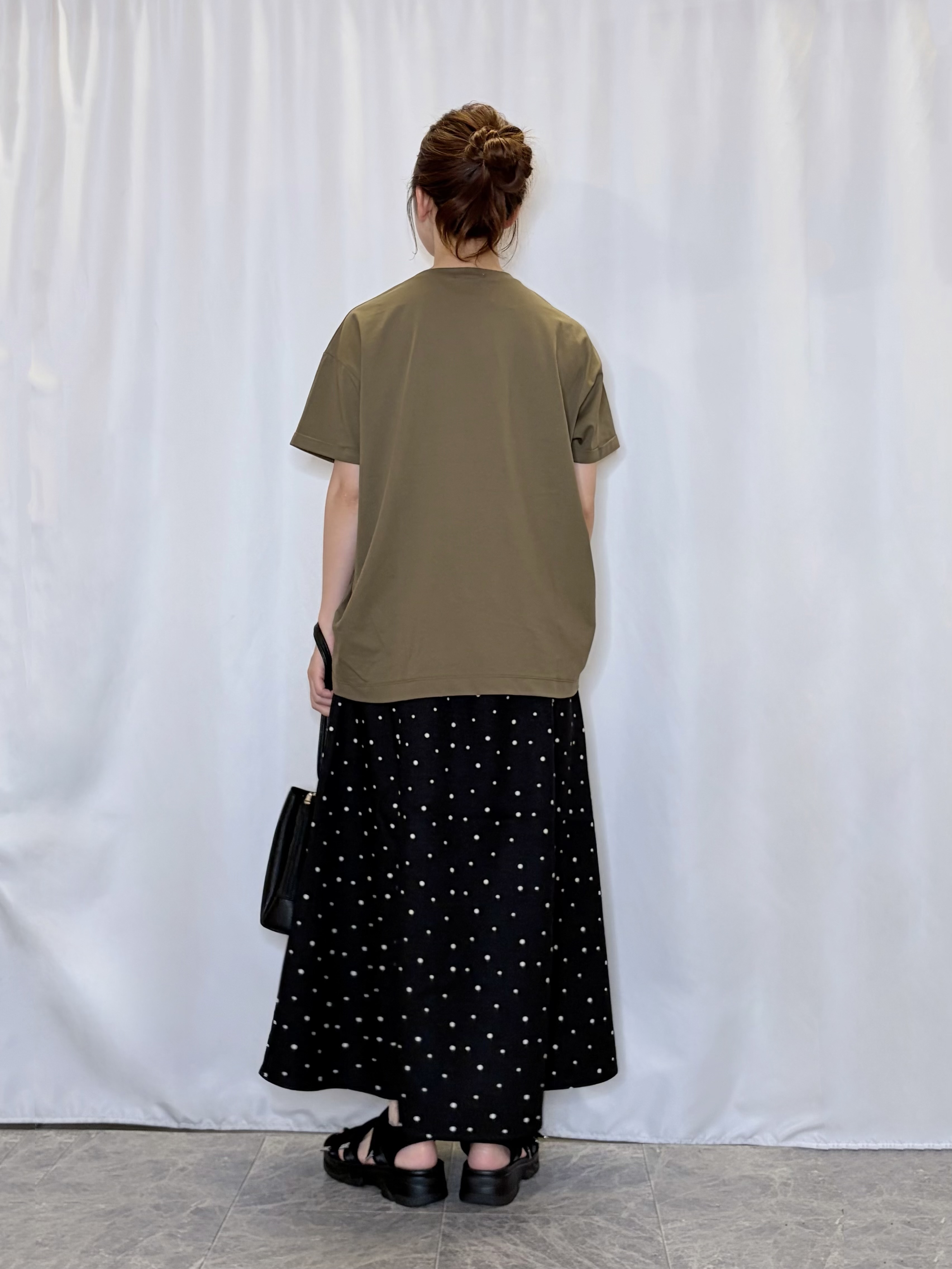 おうめさんの「SHOO･LA･RUE｜【体型カバー/S-LL/洗濯機可】インせず決まる フロントタックデザインTシャツ」を使ったコーディネート