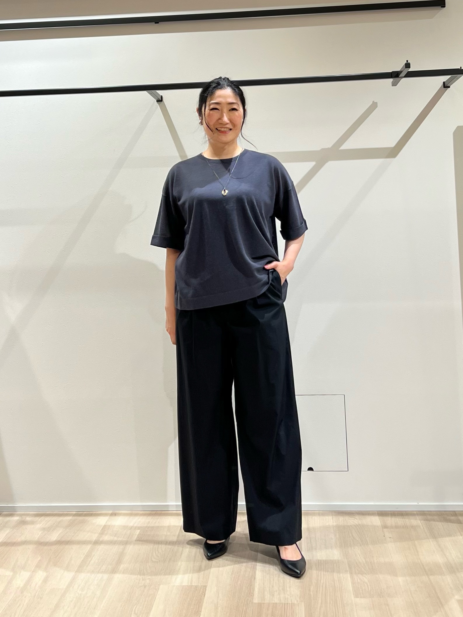 TOMOMIさんの「UNTITLED｜【アンサンブル可/Tシャツ風/ゆったり】リラックスニットトップス」を使ったコーディネート