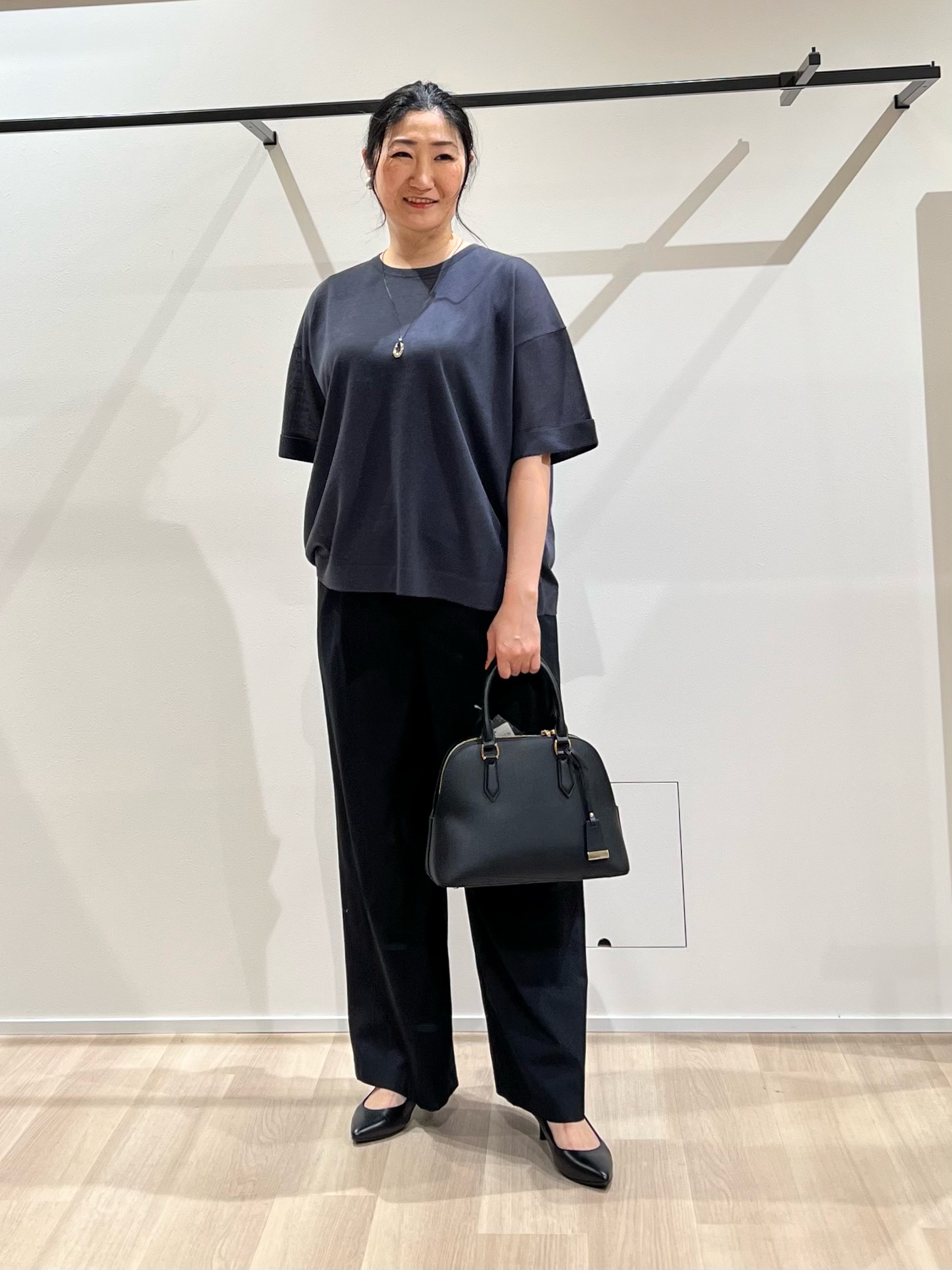 TOMOMIさんの「UNTITLED｜【アンサンブル可/Tシャツ風/ゆったり】リラックスニットトップス」を使ったコーディネート
