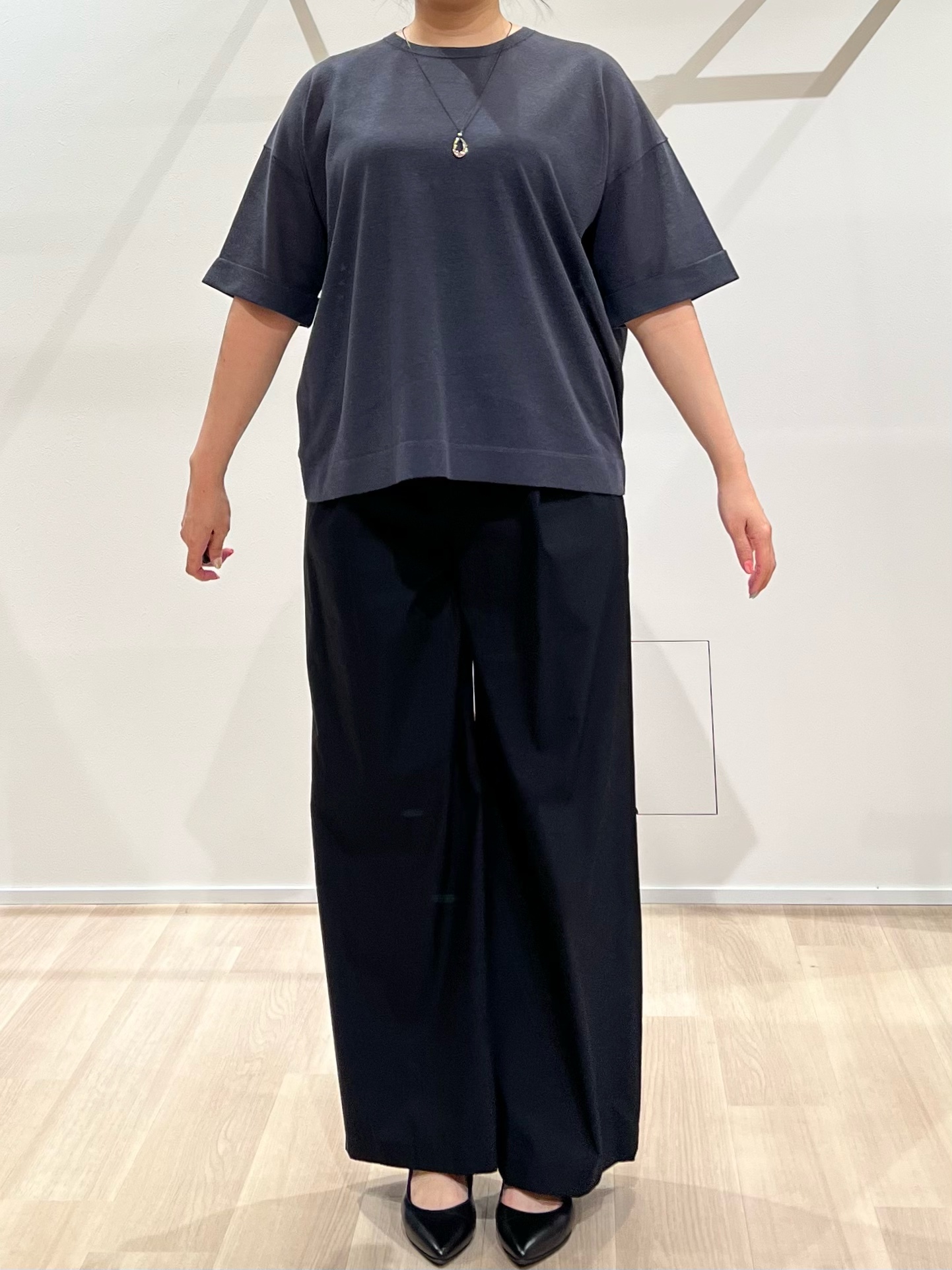 TOMOMIさんの「UNTITLED｜【アンサンブル可/Tシャツ風/ゆったり】リラックスニットトップス」を使ったコーディネート