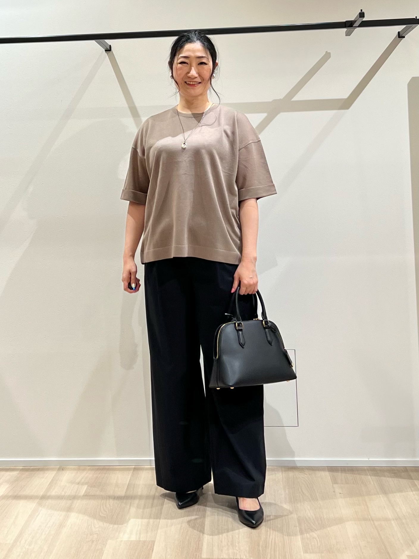 TOMOMIさんの「UNTITLED｜【アンサンブル可/Tシャツ風/ゆったり】リラックスニットトップス」を使ったコーディネート