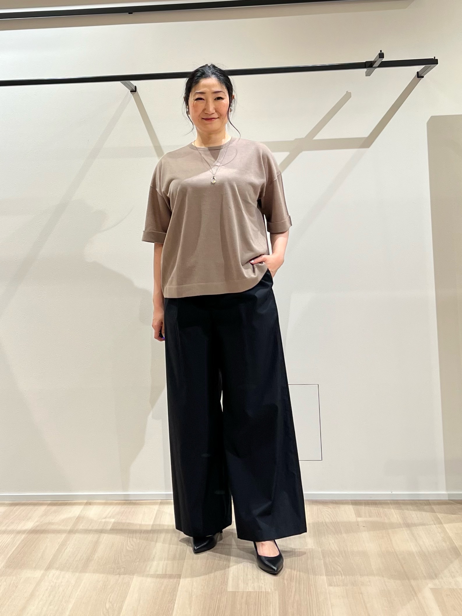 TOMOMIさんの「UNTITLED｜【アンサンブル可/Tシャツ風/ゆったり】リラックスニットトップス」を使ったコーディネート