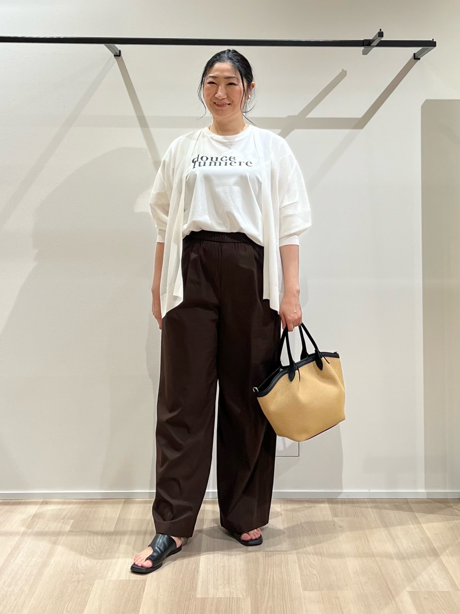 TOMOMIさんの「UNTITLED｜【日除け・冷房対策に】コットンリネンカーディガン」を使ったコーディネート