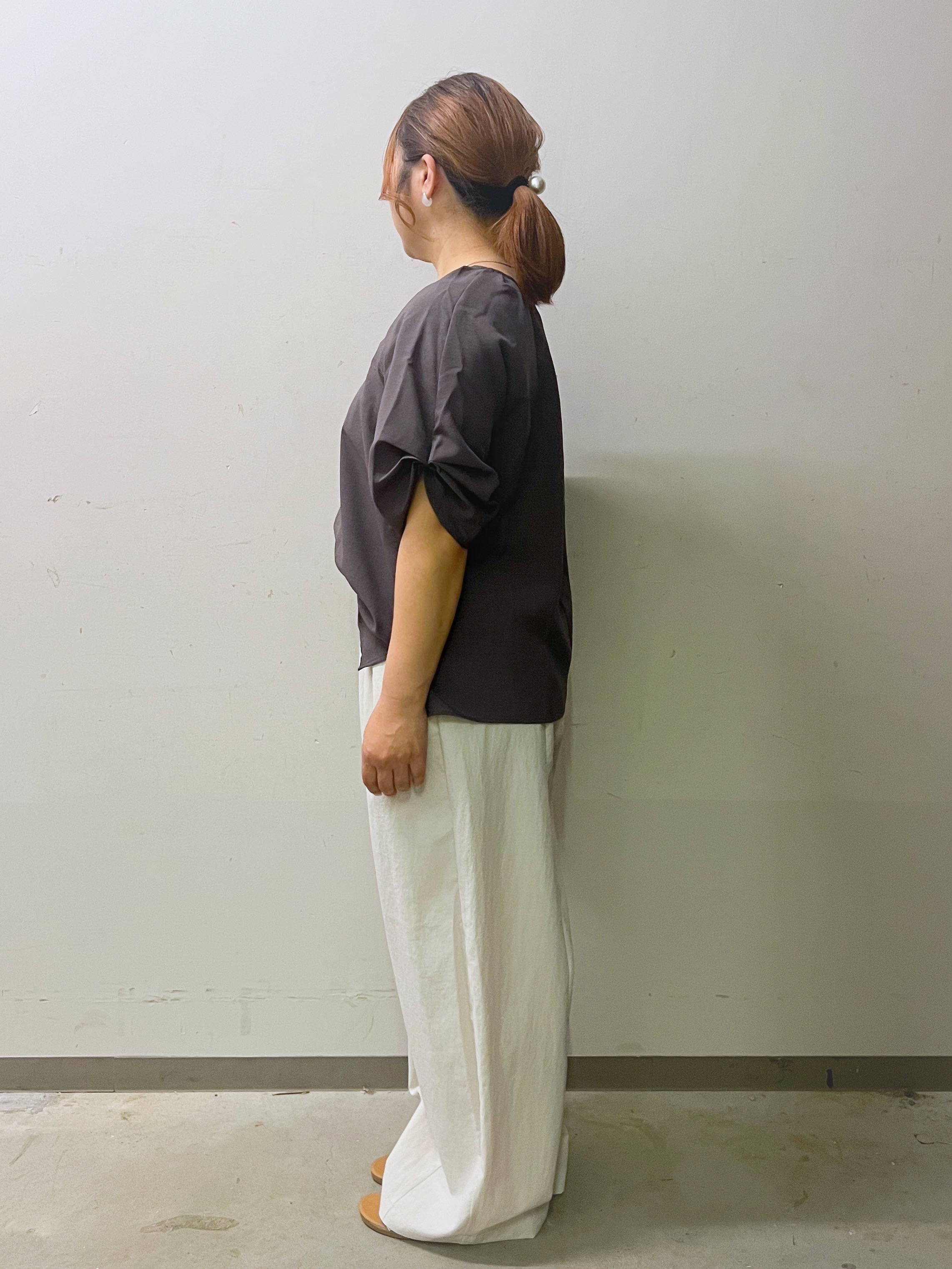 なかさんの「OPAQUE.CLIP｜【接触冷感／吸水速乾】リネンライク タックスリーブブラウス《セットアップ対応／洗濯機OK》」を使ったコーディネート