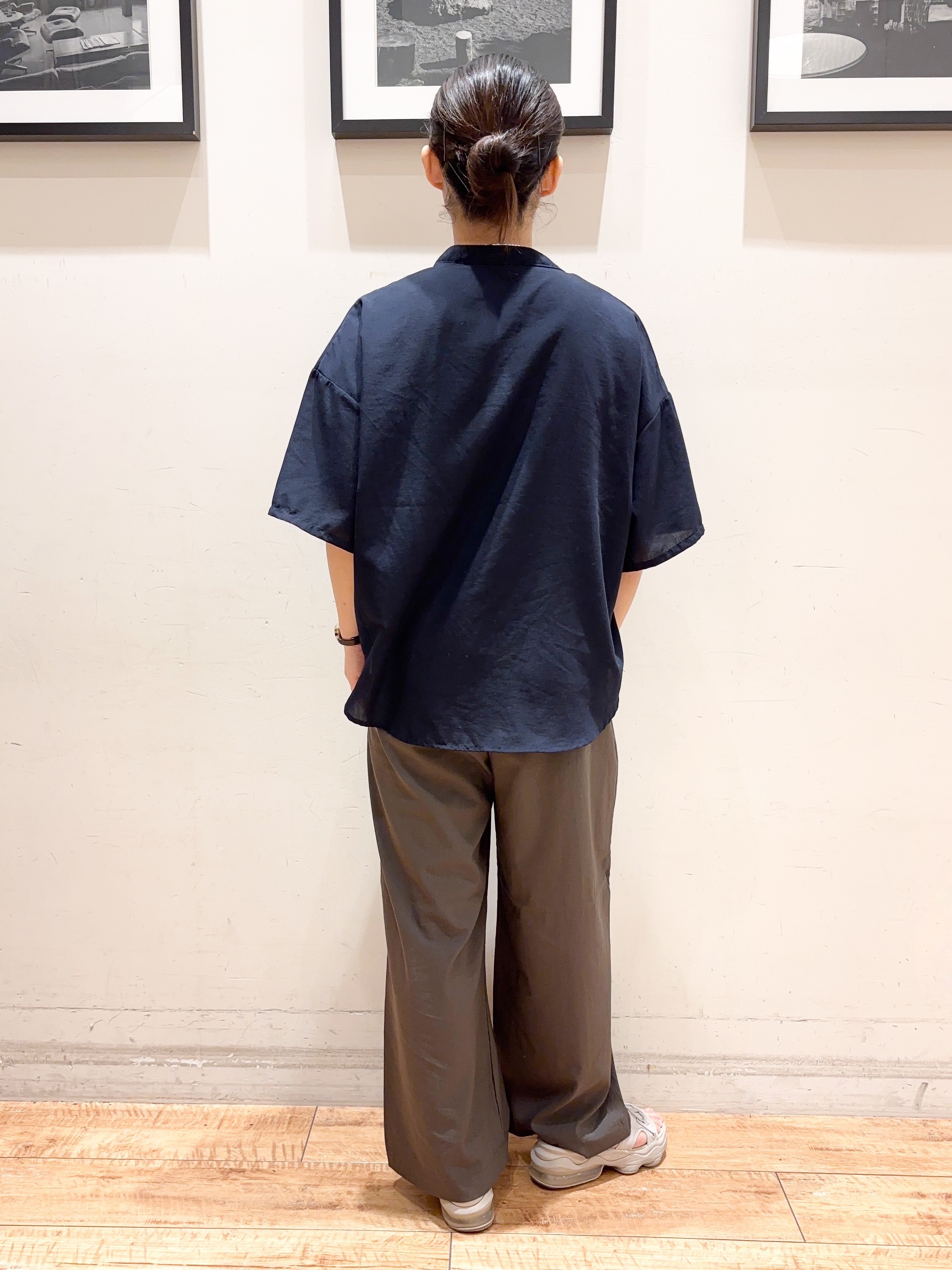 かふぇもか。さんの「SHOO･LA･RUE｜【洗濯機可/S-LL】大人の抜け感 ゆるっと5分袖シャツ」を使ったコーディネート
