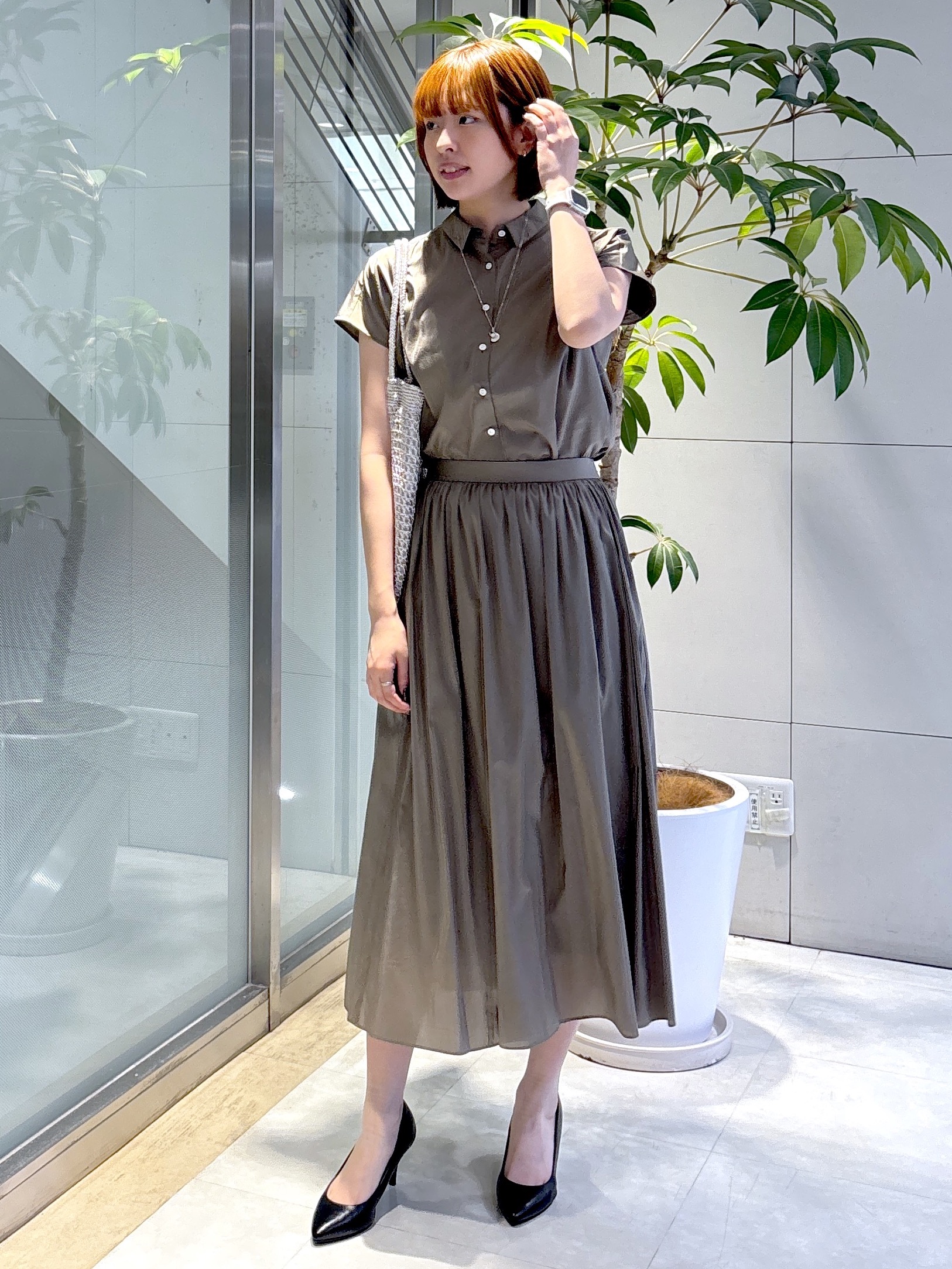 yukaさんの「UNTITLED｜【セットアップ可/軽量/清涼感】ローンギャザーブラウス」を使ったコーディネート