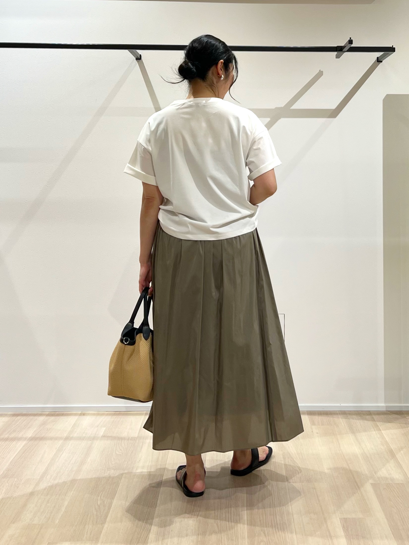 TOMOMIさんの「UNTITLED｜コットンロゴTシャツ」を使ったコーディネート