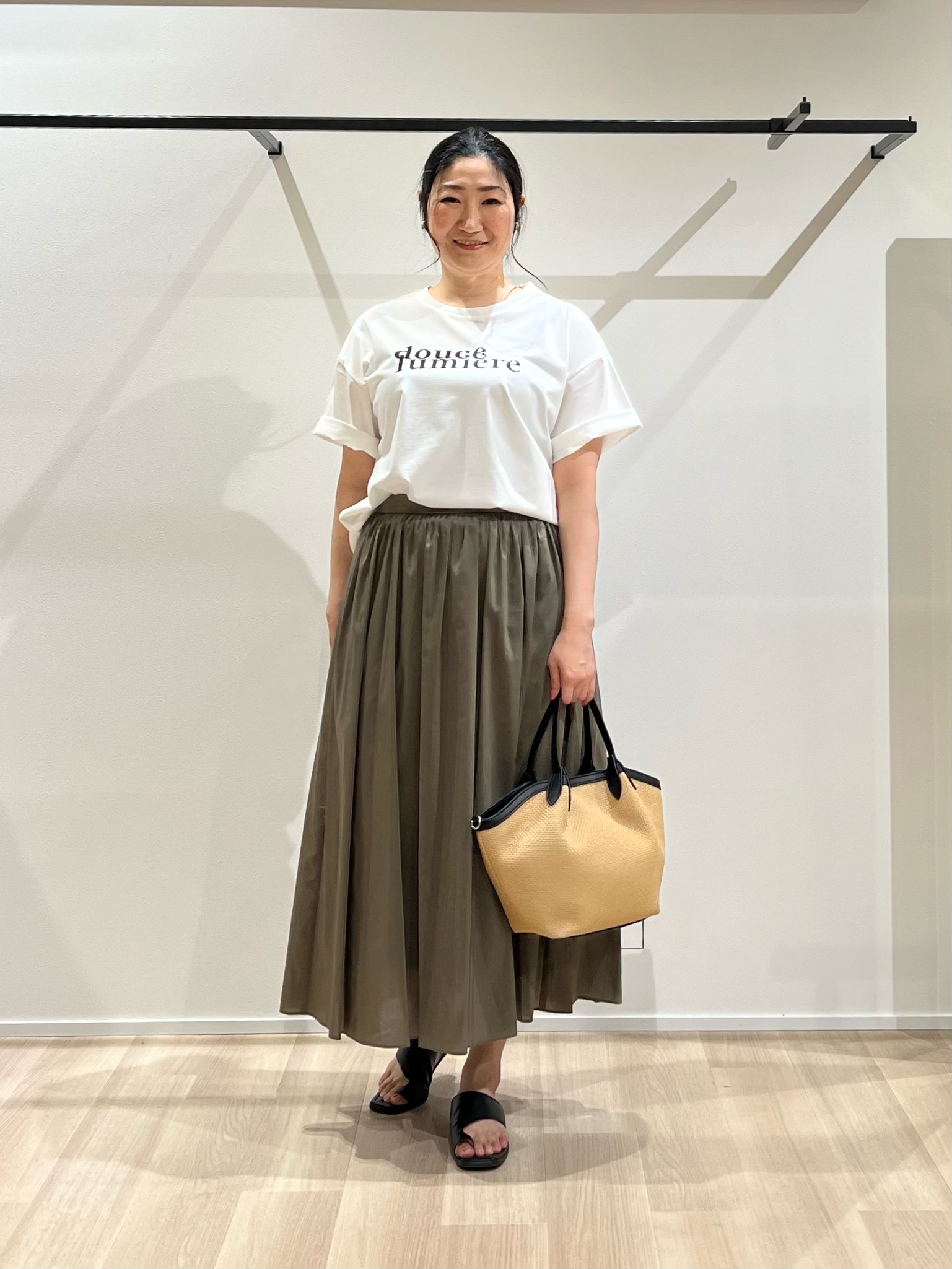 TOMOMIさんの「UNTITLED｜コットンロゴTシャツ」を使ったコーディネート