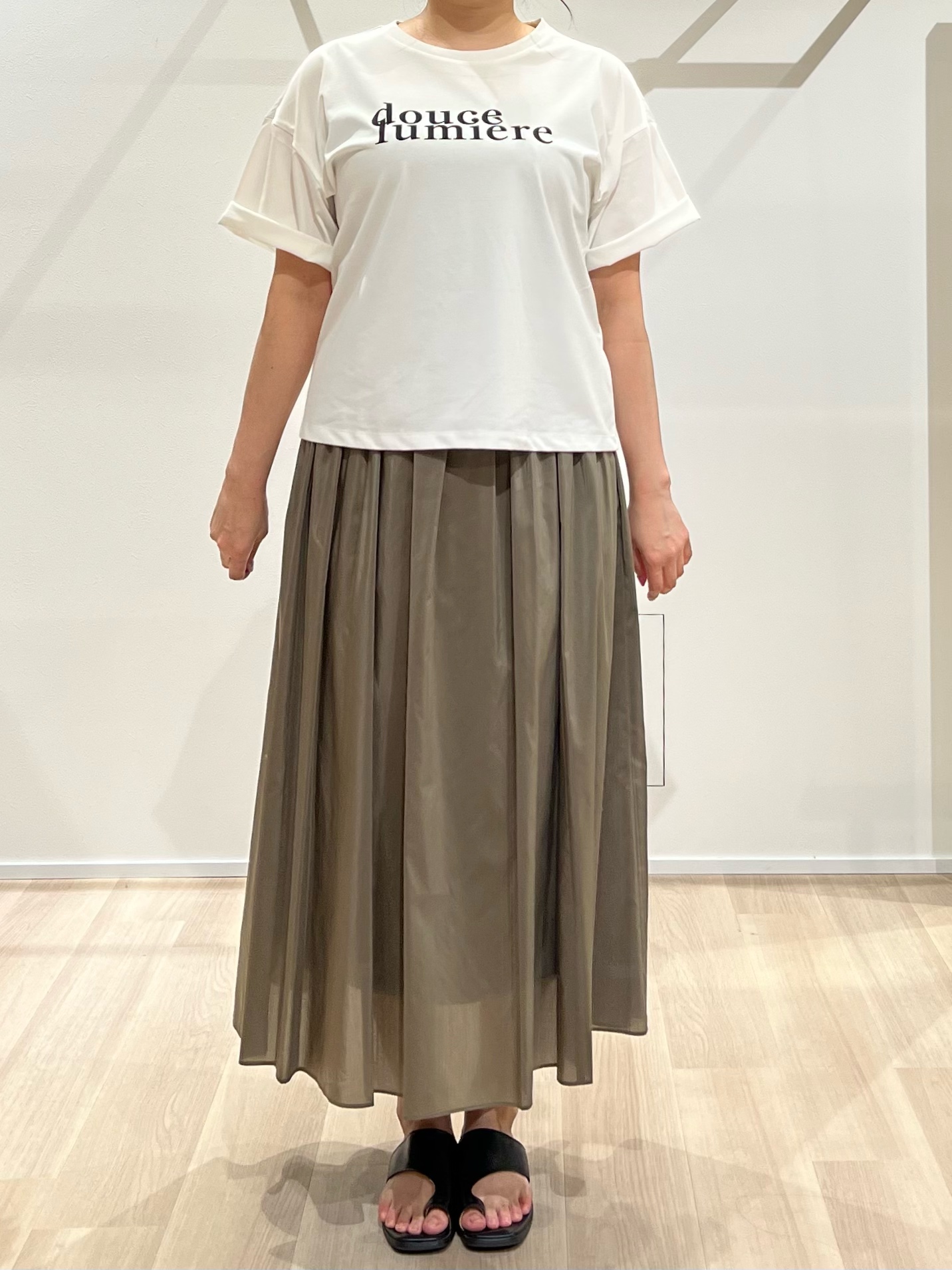 TOMOMIさんの「UNTITLED｜【日除け・冷房対策に】コットンリネンカーディガン」を使ったコーディネート