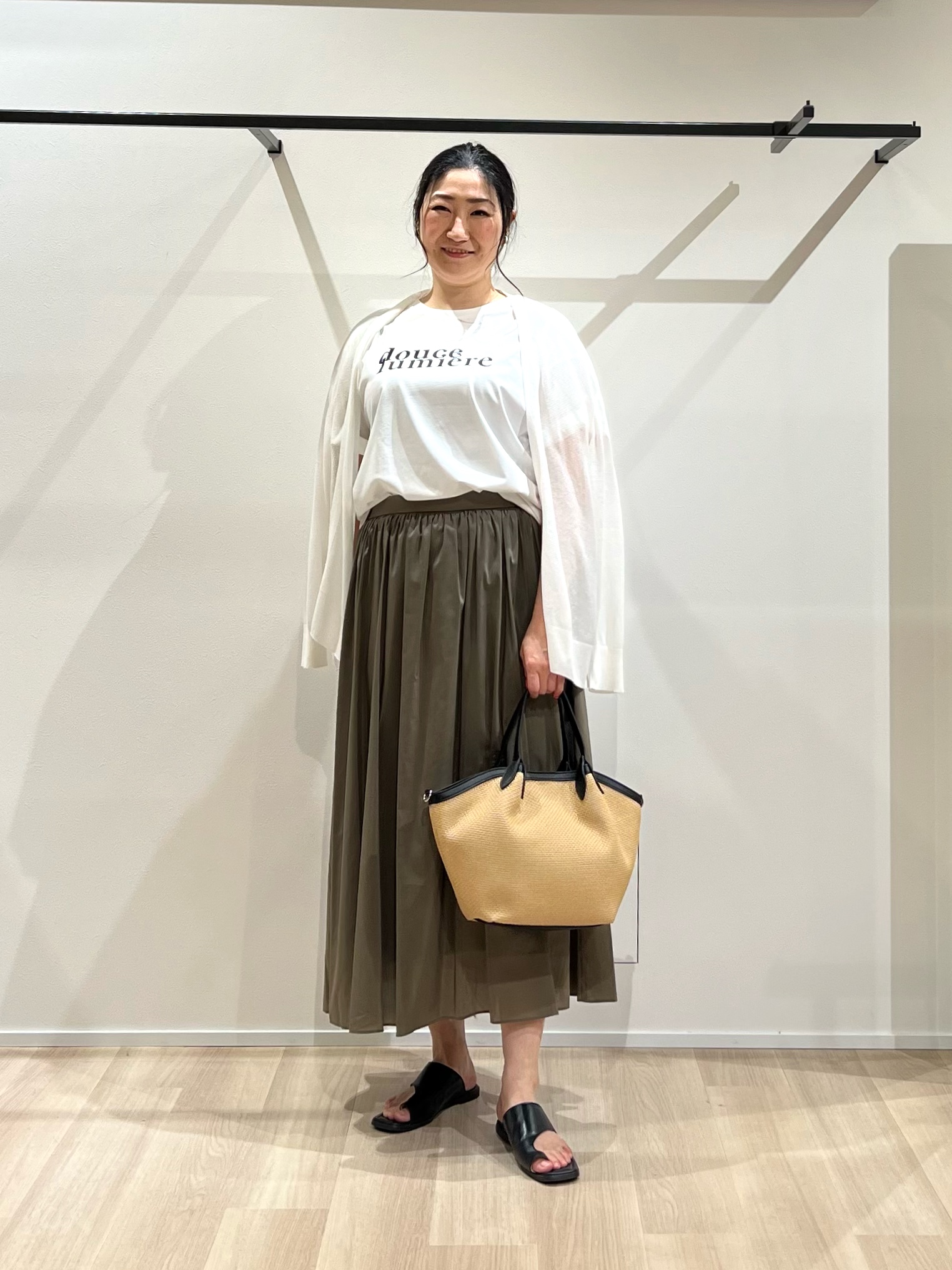 TOMOMIさんの「UNTITLED｜【日除け・冷房対策に】コットンリネンカーディガン」を使ったコーディネート