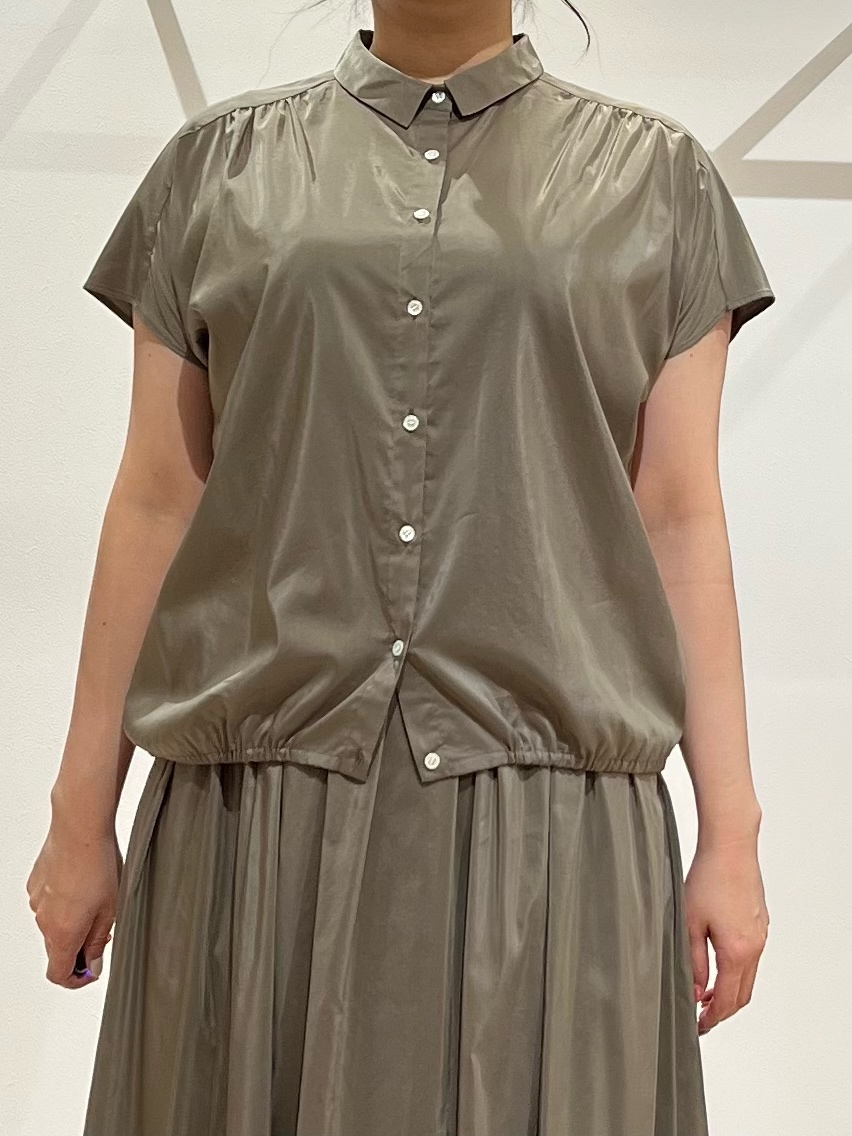 TOMOMIさんの「UNTITLED｜コットンロゴTシャツ」を使ったコーディネート