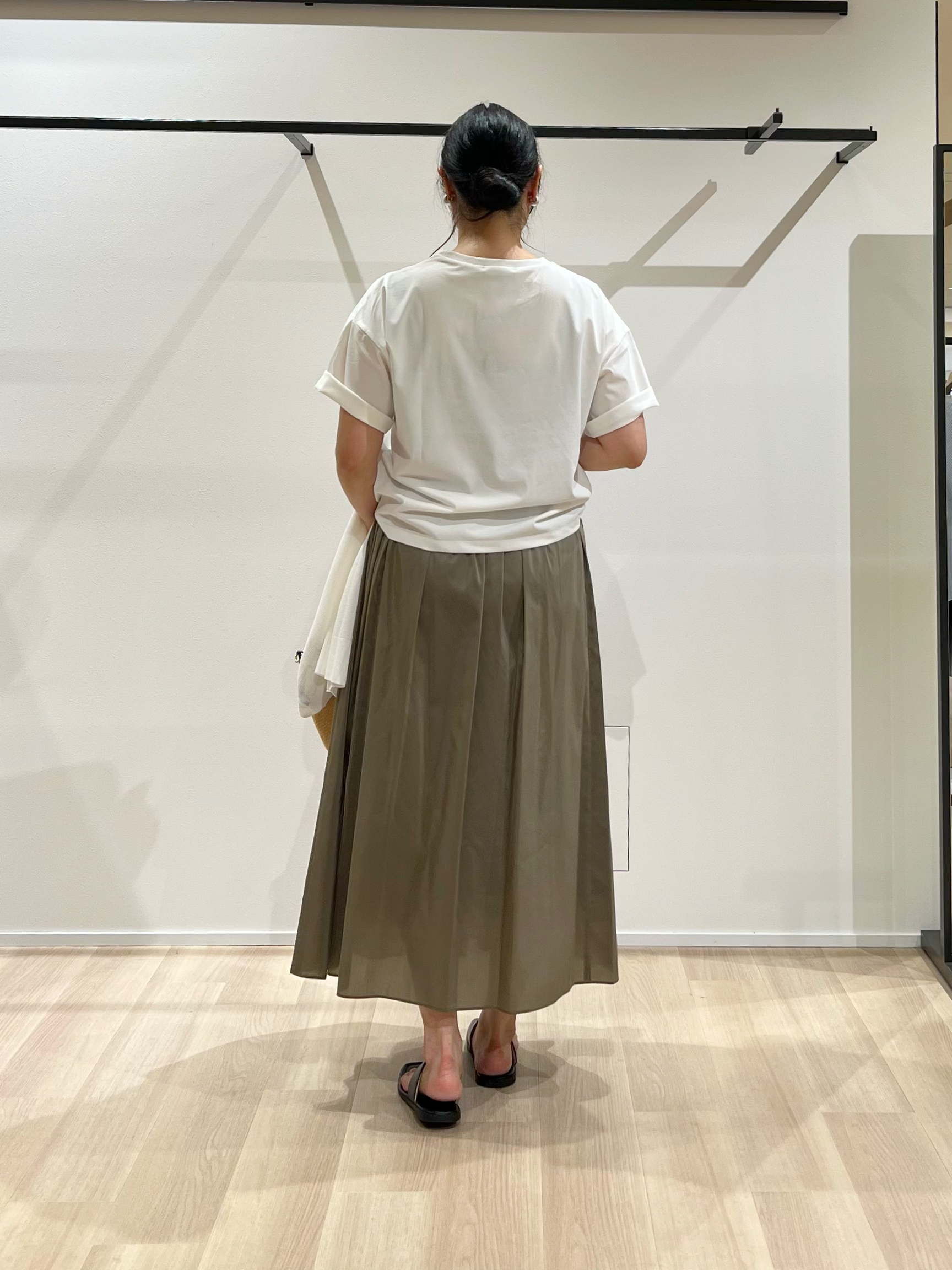 TOMOMIさんの「UNTITLED｜コットンロゴTシャツ」を使ったコーディネート