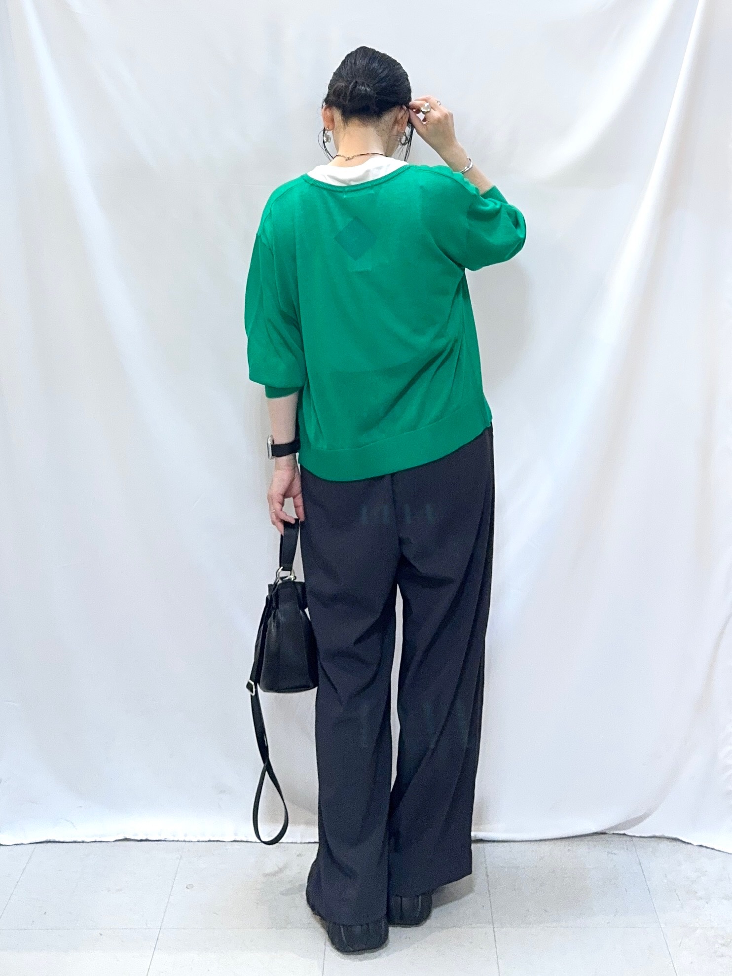 𝐇𝐢𝐫𝐨𝐦𝐢さんの「SHOO･LA･RUE｜【洗濯機可/S-LL】程よいVネックですっきり魅せる ジップアップ 7分袖シアーカーディガン」を使ったコーディネート