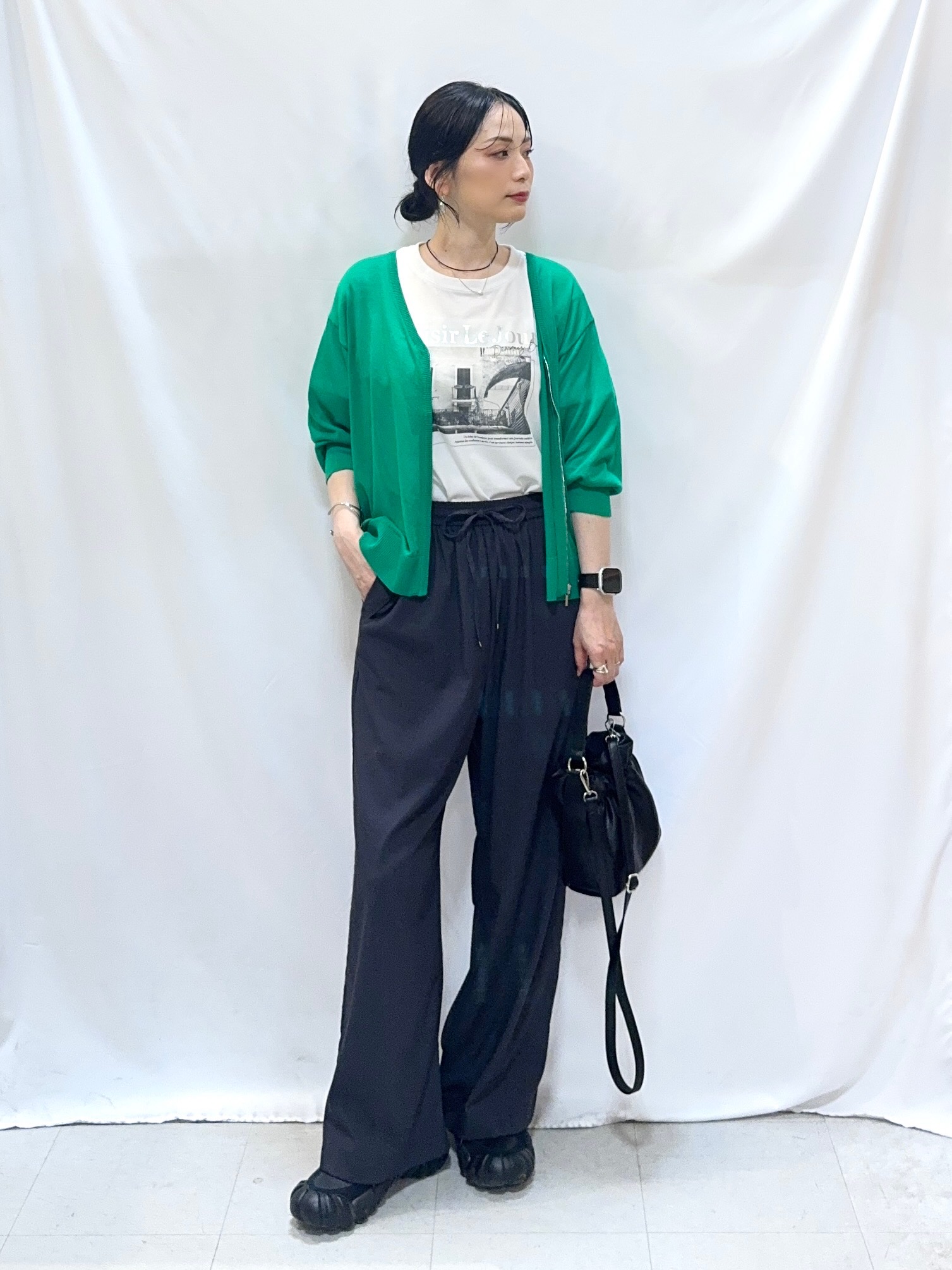 𝐇𝐢𝐫𝐨𝐦𝐢さんの「SHOO･LA･RUE｜【洗濯機可/S-LL】程よいVネックですっきり魅せる ジップアップ 7分袖シアーカーディガン」を使ったコーディネート