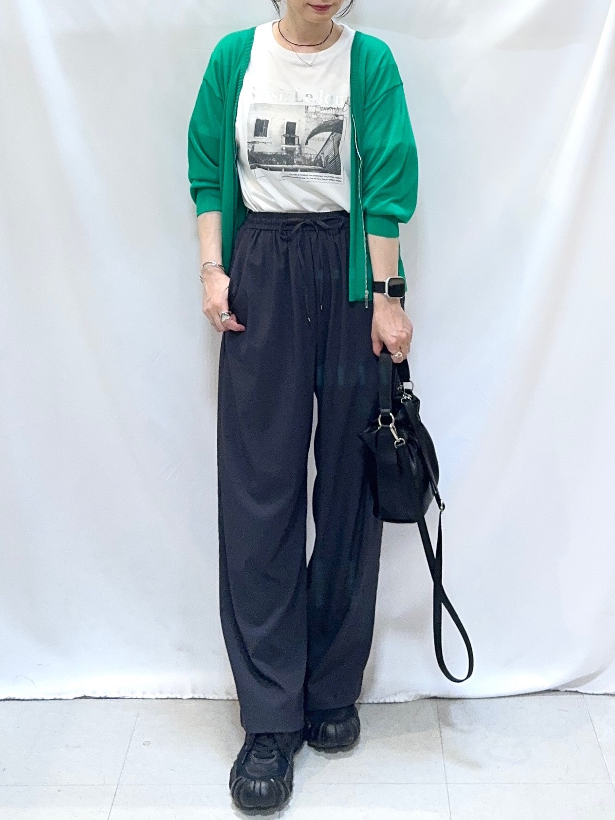 𝐇𝐢𝐫𝐨𝐦𝐢さんの「SHOO･LA･RUE｜【洗濯機可/S-LL】程よいVネックですっきり魅せる ジップアップ 7分袖シアーカーディガン」を使ったコーディネート