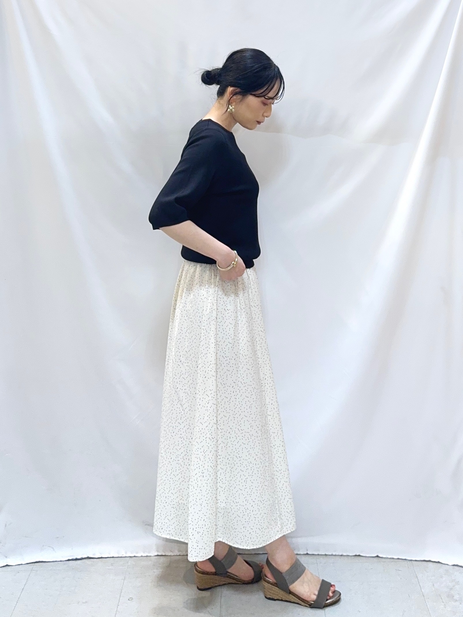 𝐇𝐢𝐫𝐨𝐦𝐢さんの「SHOO･LA･RUE｜【毎日洗える/S-LL/UV】上半身すっきり 二の腕見せない5分袖ニット」を使ったコーディネート