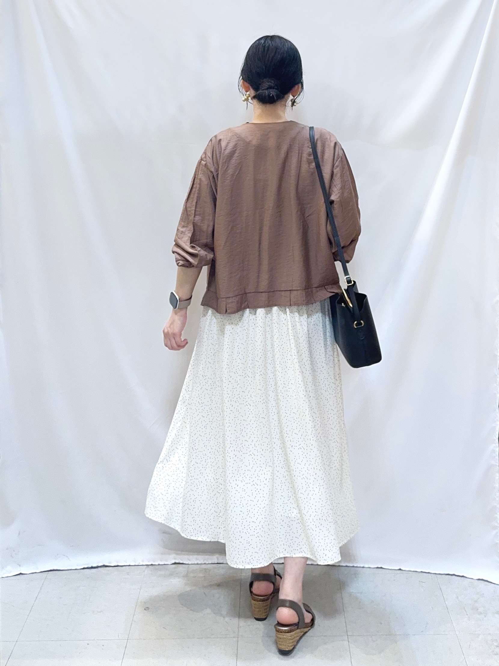 𝐇𝐢𝐫𝐨𝐦𝐢さんの「SHOO･LA･RUE｜【毎日洗える/S-LL/UV】上半身すっきり 二の腕見せない5分袖ニット」を使ったコーディネート