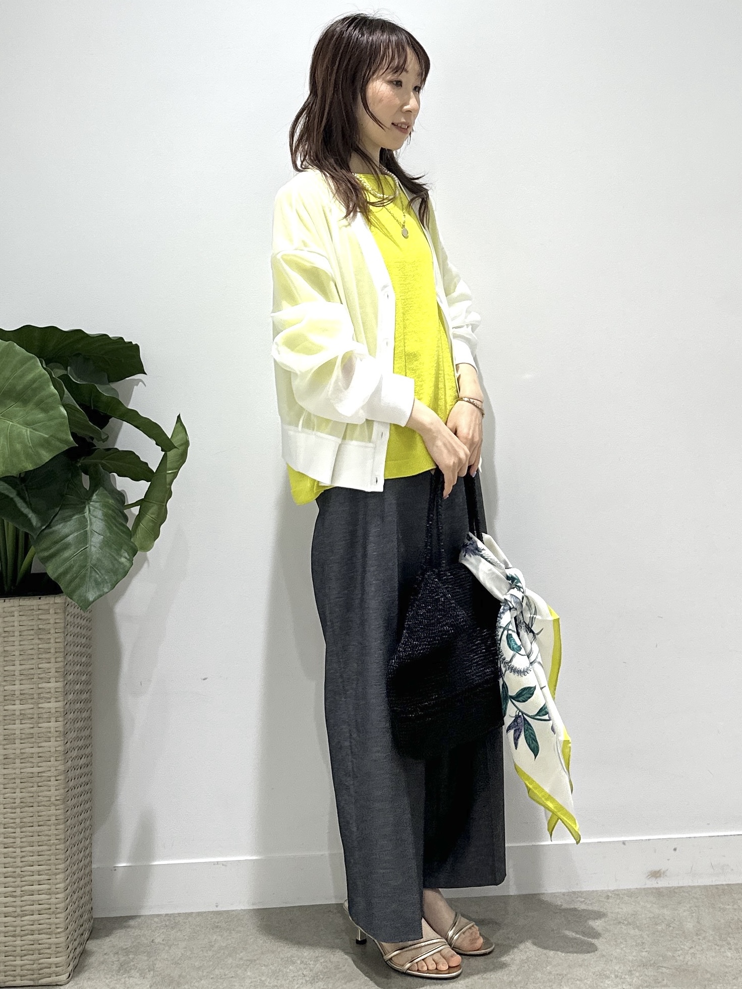 Miwaさんの「UNTITLED｜【7色展開/ゆったり/ショート丈】シアートリコットカーディガン」を使ったコーディネート