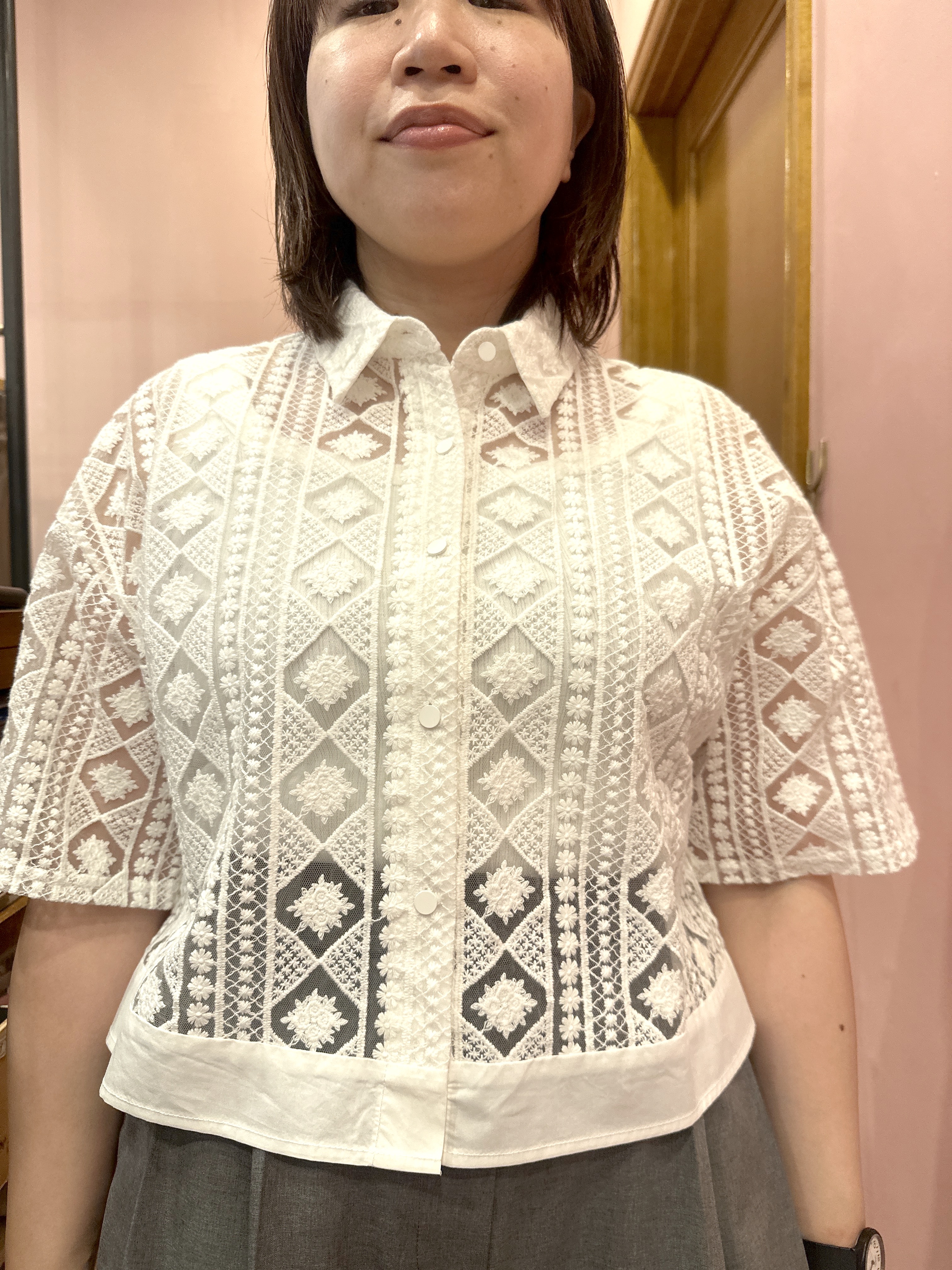 komatsuさんの「DRESSTERIOR｜【着映え/ハーフ袖】ウォッシャブルレース クロップドシャツ」を使ったコーディネート