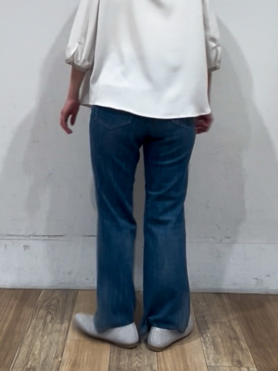 山さんさんの「grove｜【二の腕カバー・お仕事】フロントタック配色ブラウス」を使ったコーディネート