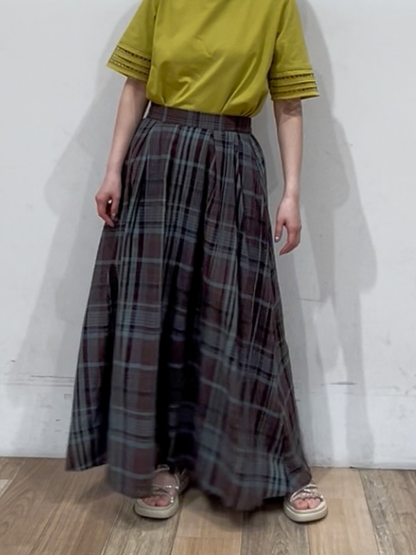 山さんさんの「grove｜【二の腕カバー/UV】袖口透かし刺繍Tシャツ」を使ったコーディネート