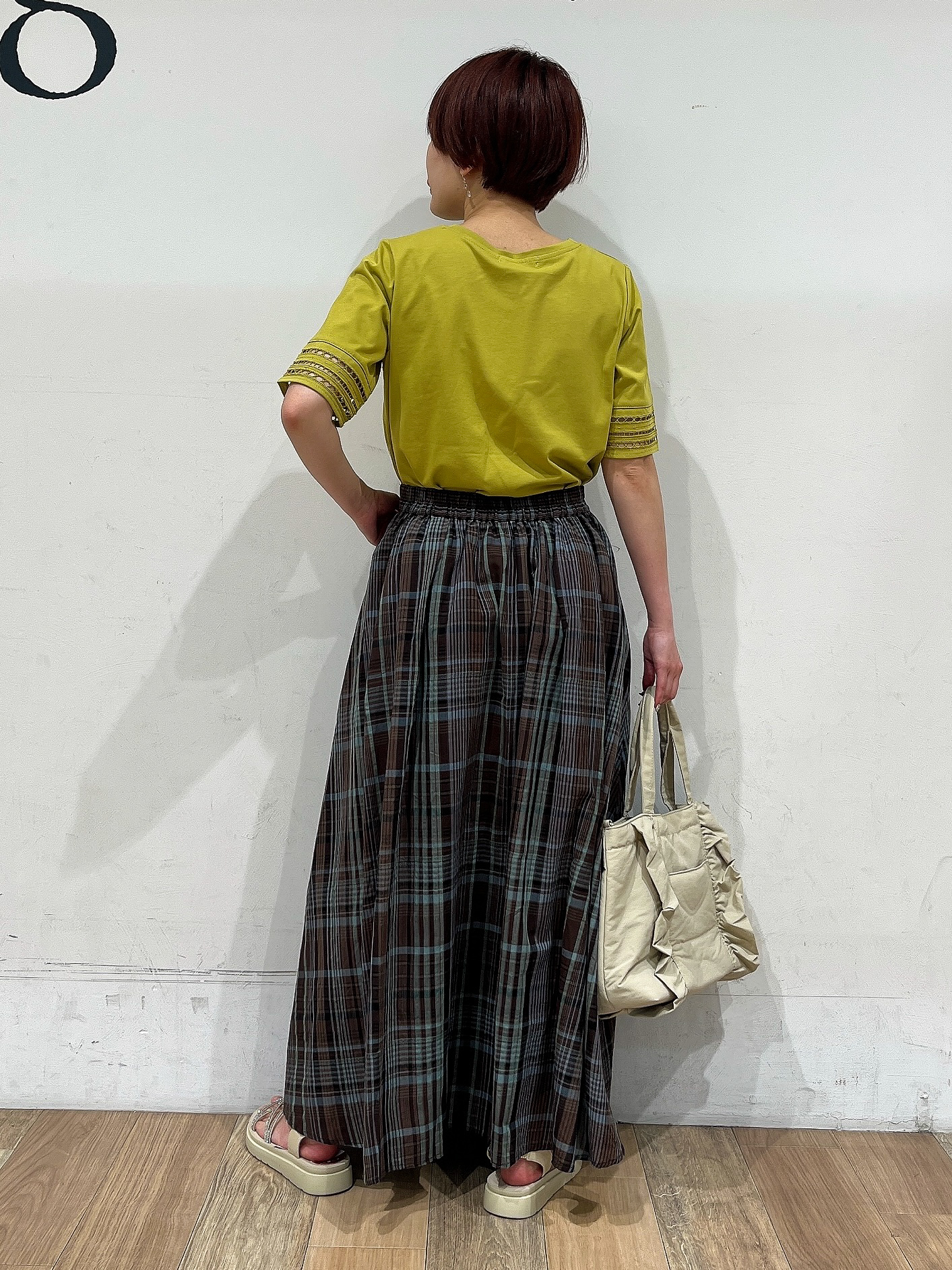 山さんさんの「grove｜【二の腕カバー/UV】袖口透かし刺繍Tシャツ」を使ったコーディネート