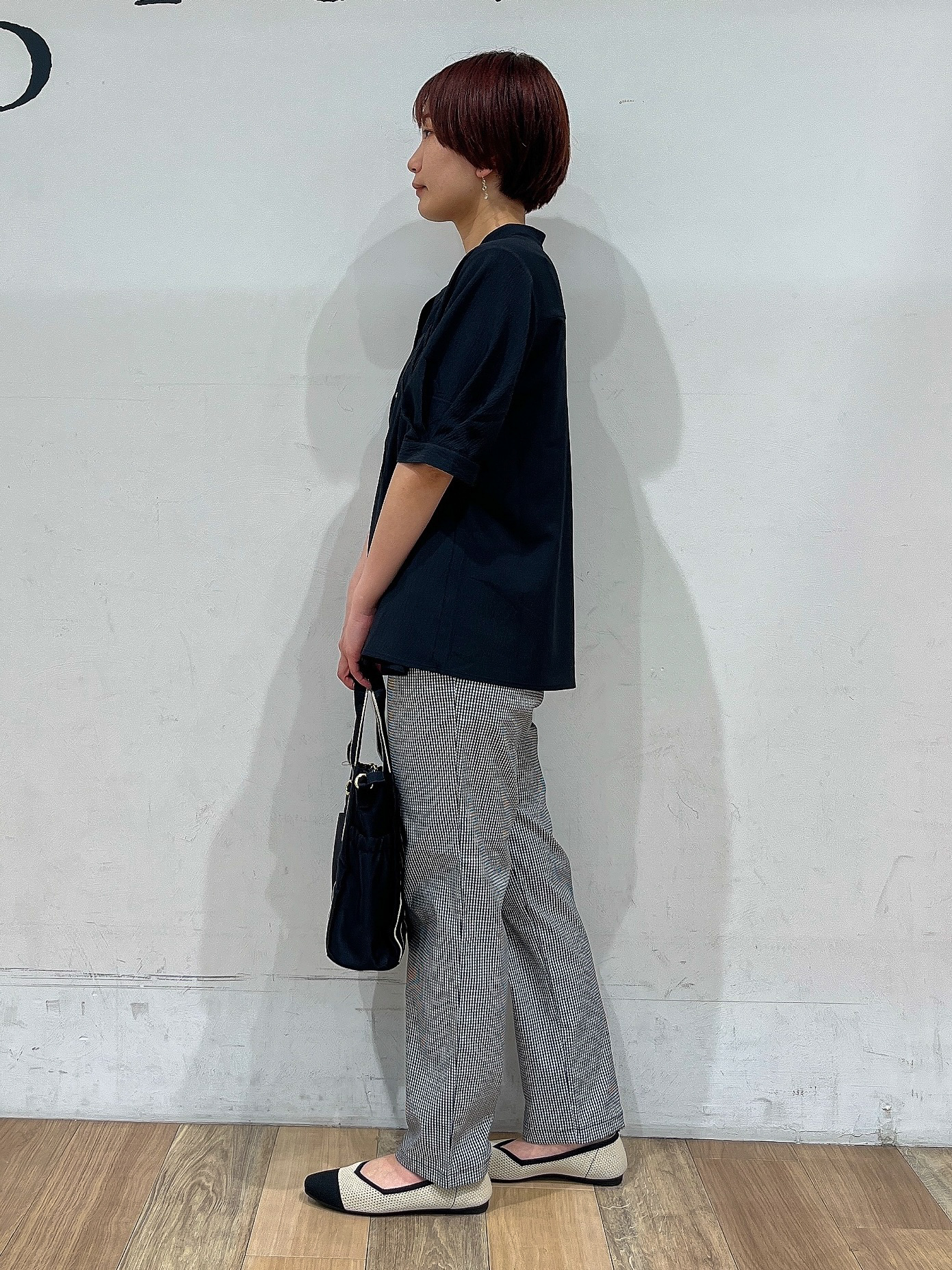 山さんさんの「grove｜【貴島明日香さん着用/体型カバー】ON・OFF使えるスモッキングタックブラウス」を使ったコーディネート