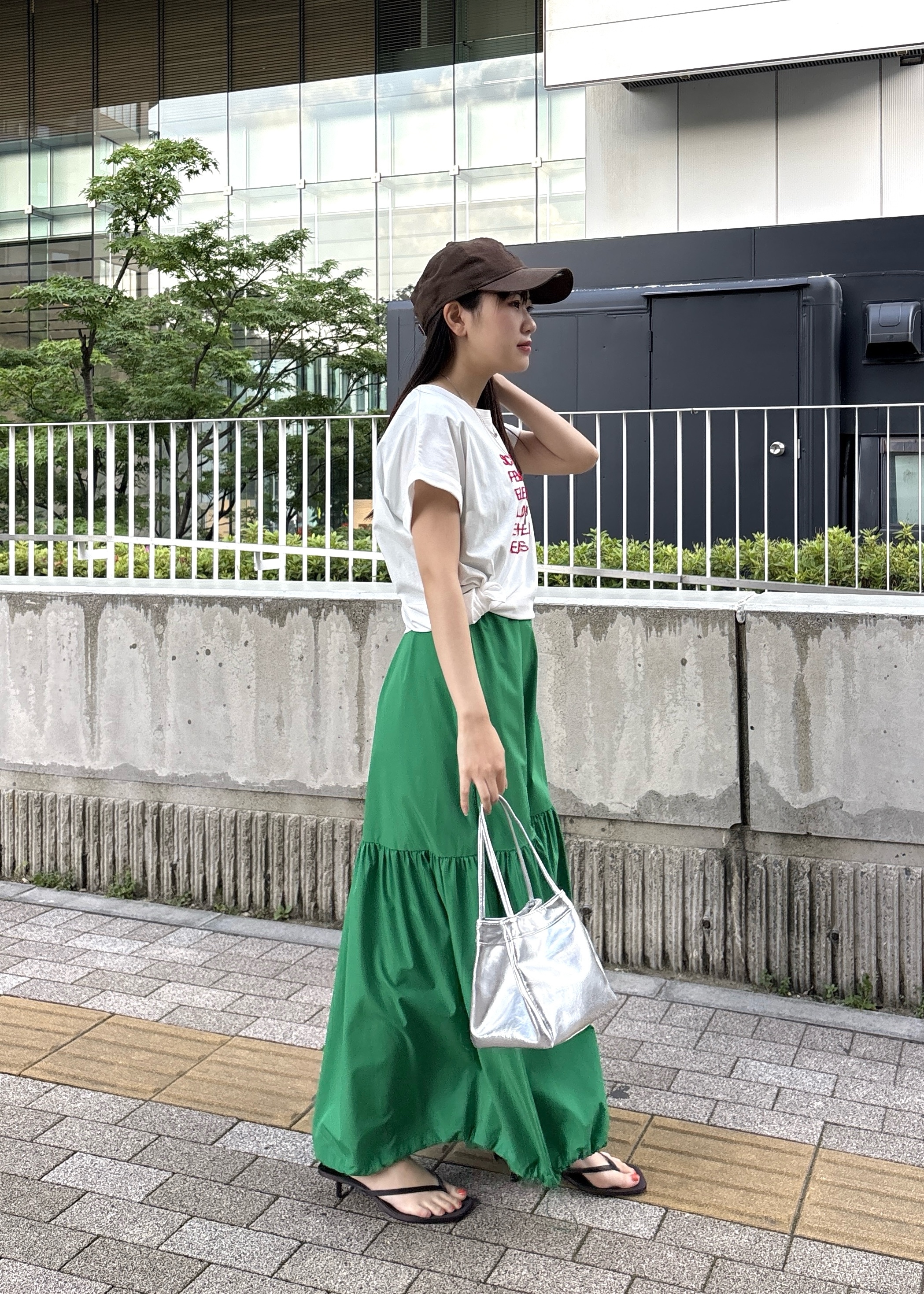 Renoさんの「INDIVI｜刺繍フレーズTシャツ【再入荷】」を使ったコーディネート