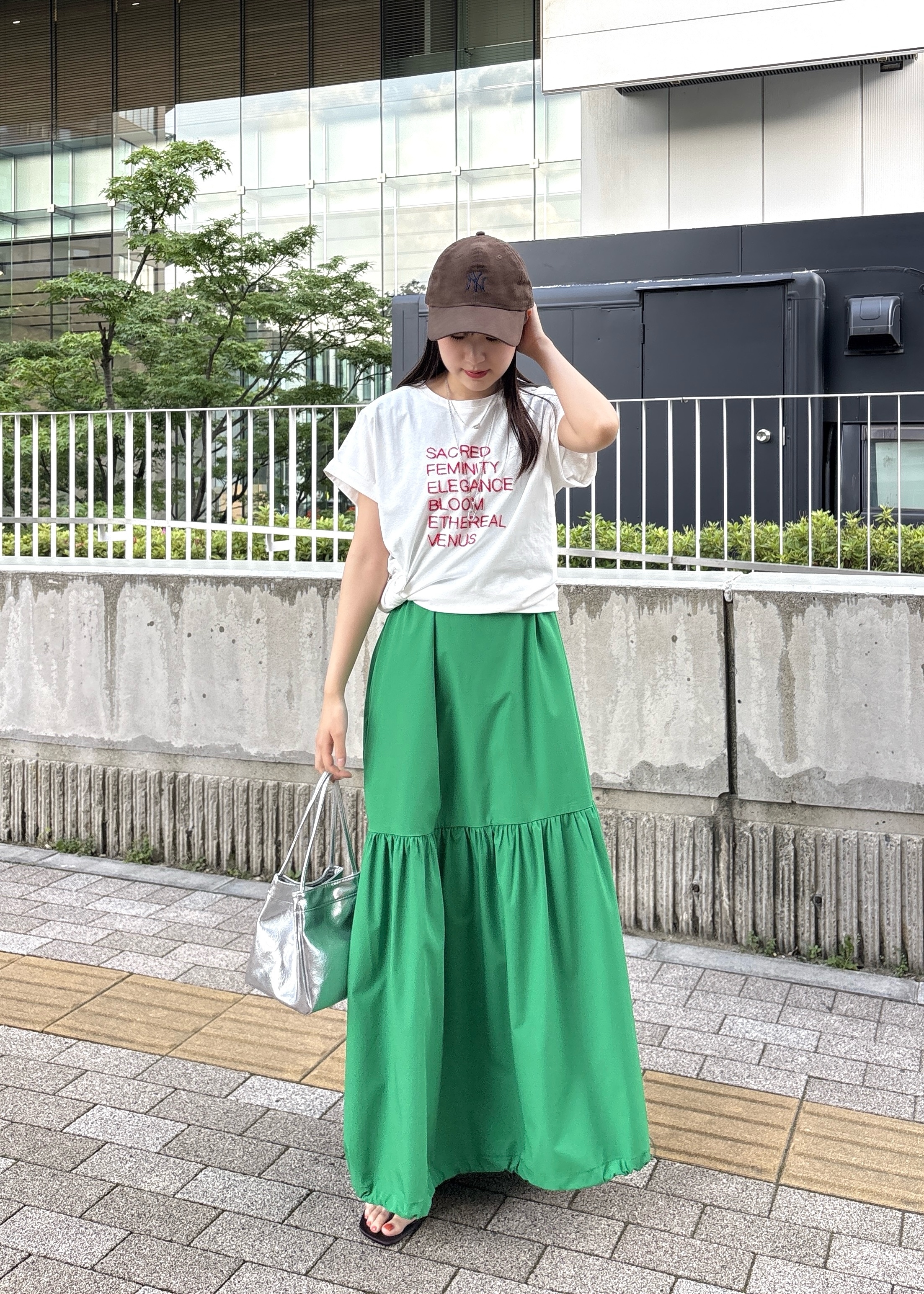Renoさんの「INDIVI｜刺繍フレーズTシャツ【再入荷】」を使ったコーディネート