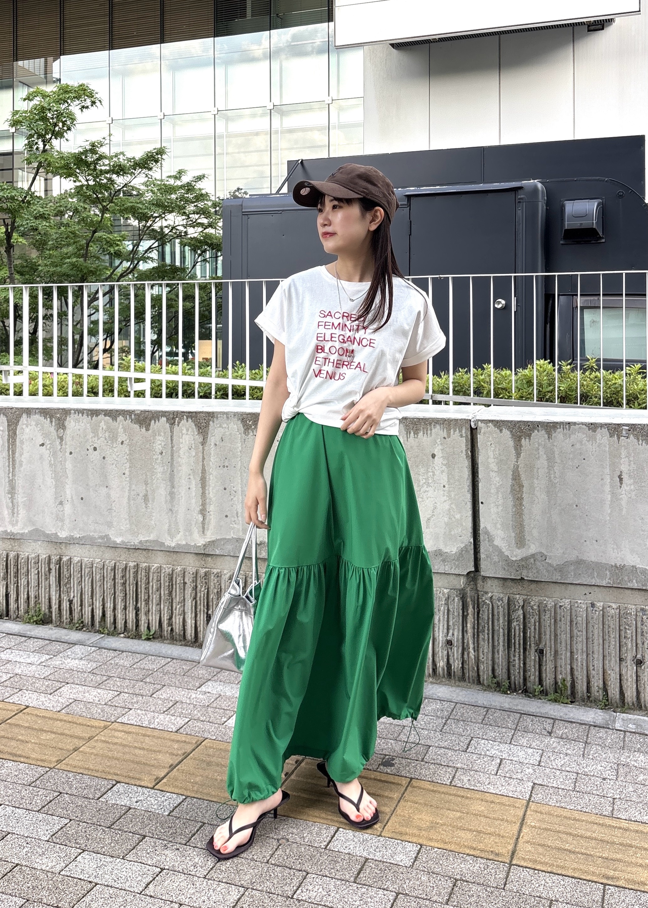 Renoさんの「INDIVI｜刺繍フレーズTシャツ【再入荷】」を使ったコーディネート