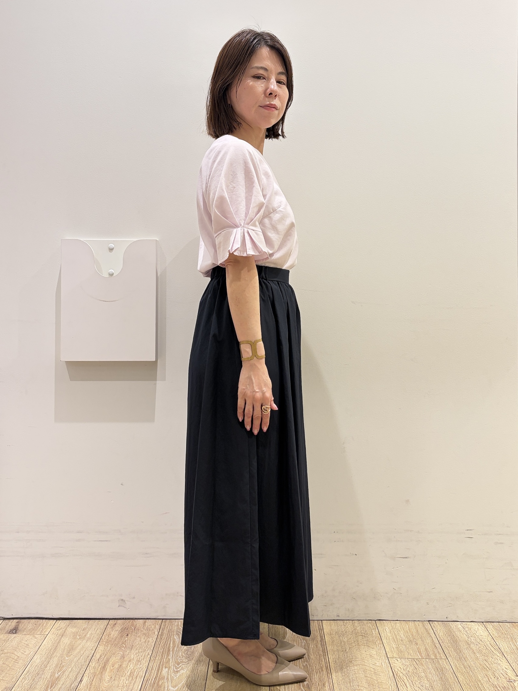 YUKOさんの「index｜【接触冷感／吸水速乾】タックパフスリーブブラウス《防シワ／洗濯機OK／XS～3L／8col》」を使ったコーディネート